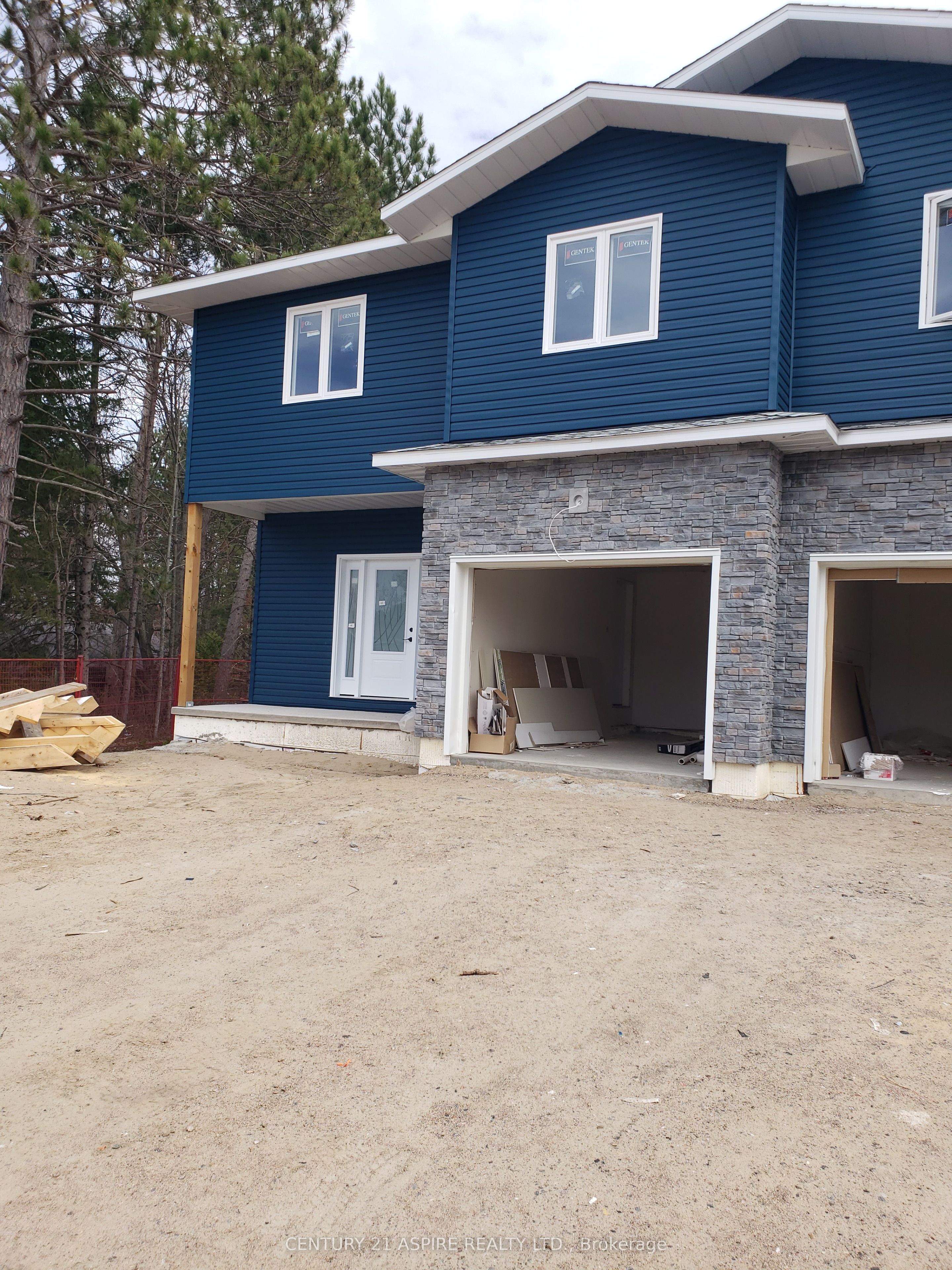 94d Frontenac Crescent Property Photo 1