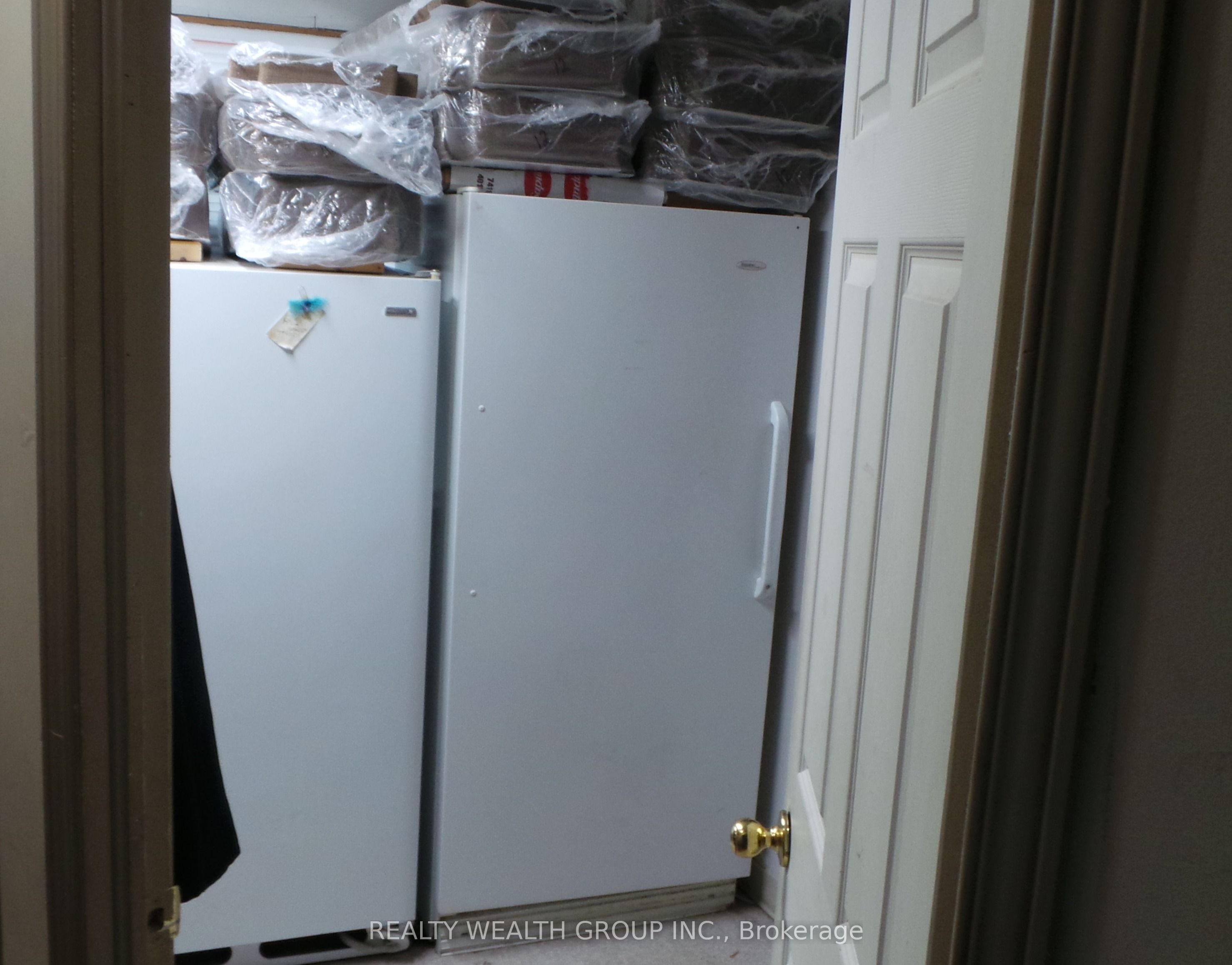 153 Angeline Street N 3 Property Photo 3