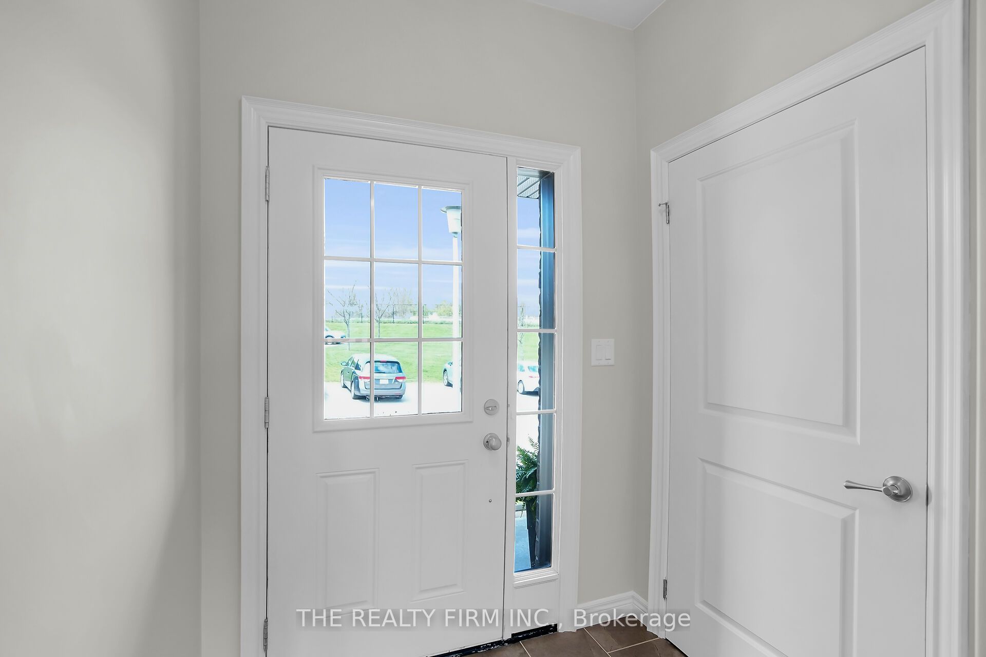 #37 - 1030 Oakcrossing Gate Property Photo 4