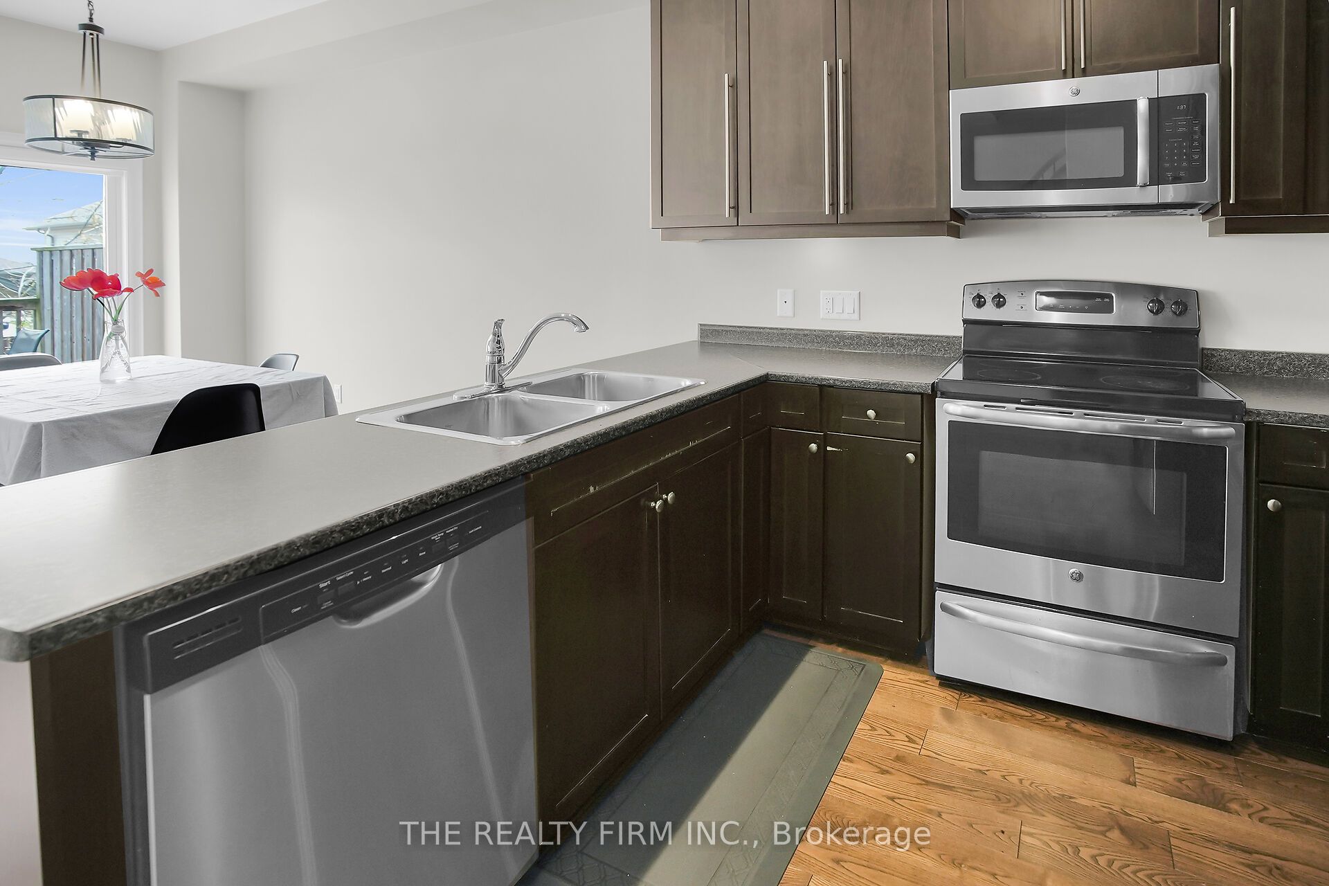 #37 - 1030 Oakcrossing Gate Property Photo 10