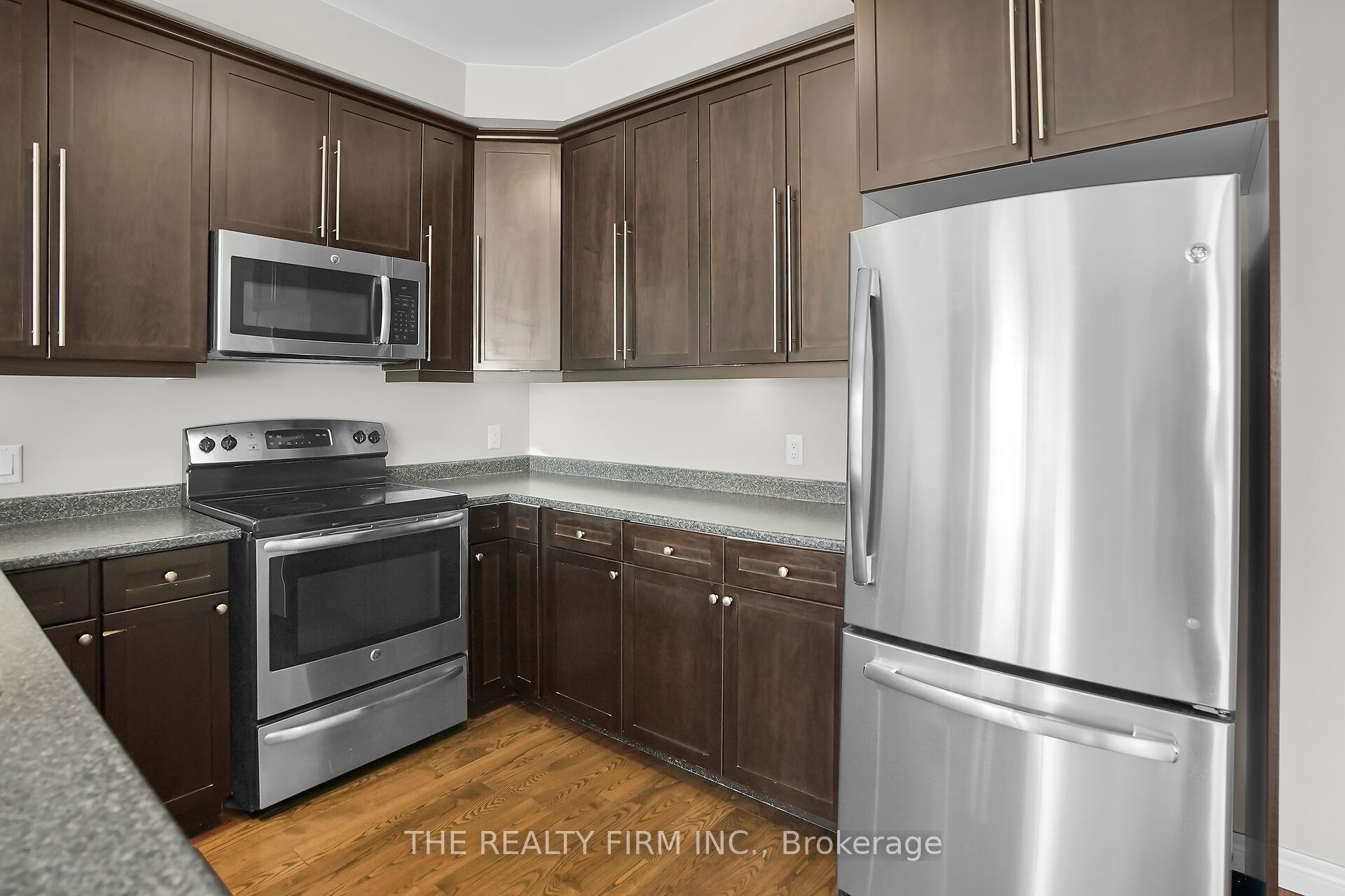 #37 - 1030 Oakcrossing Gate Property Photo 11