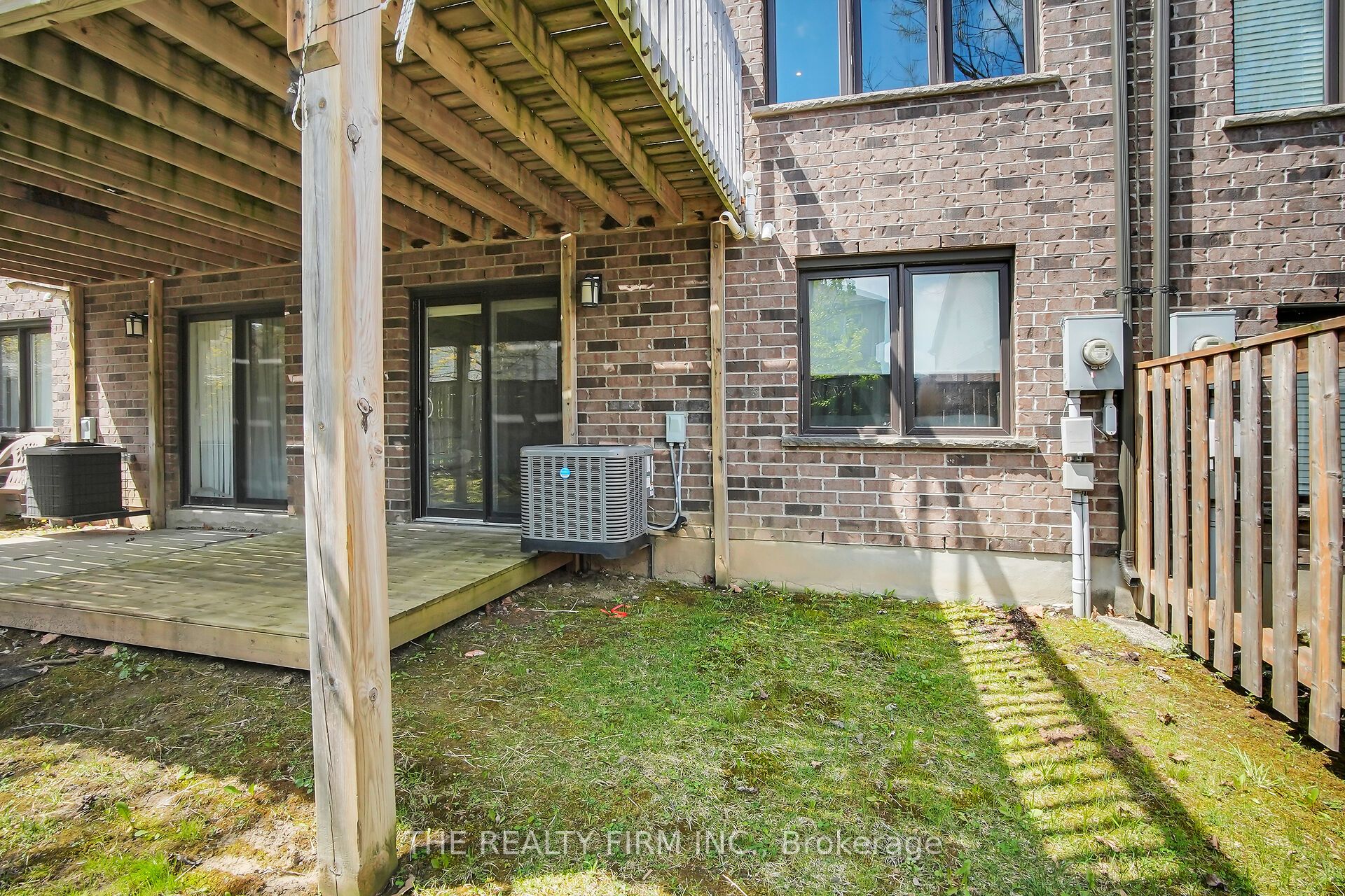 #37 - 1030 Oakcrossing Gate Property Photo 34