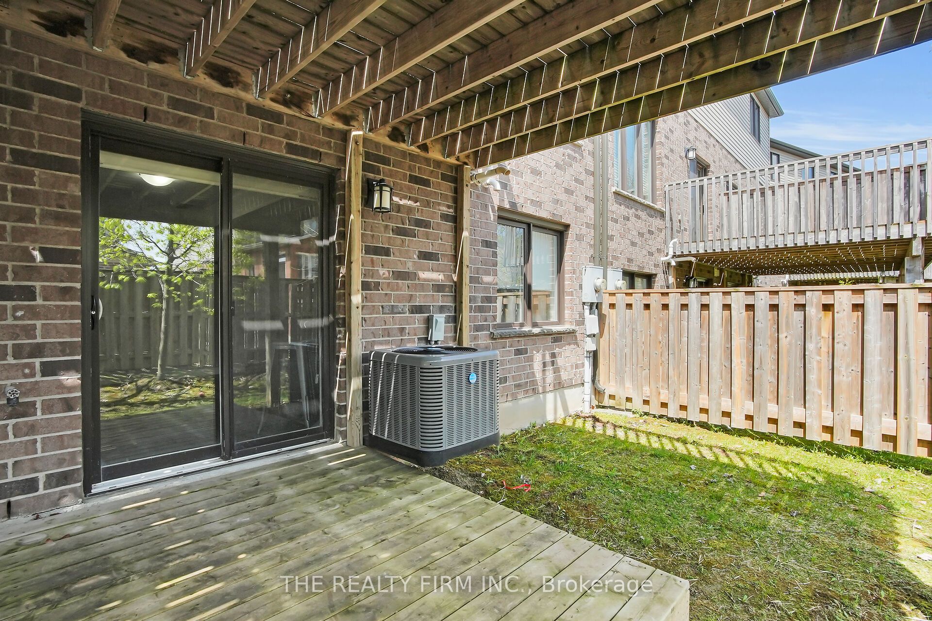 #37 - 1030 Oakcrossing Gate Property Photo 37