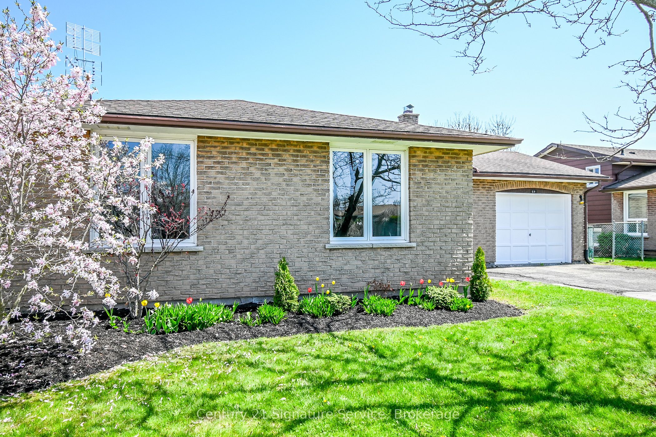 64 Elmvale Cres Property Photo 1