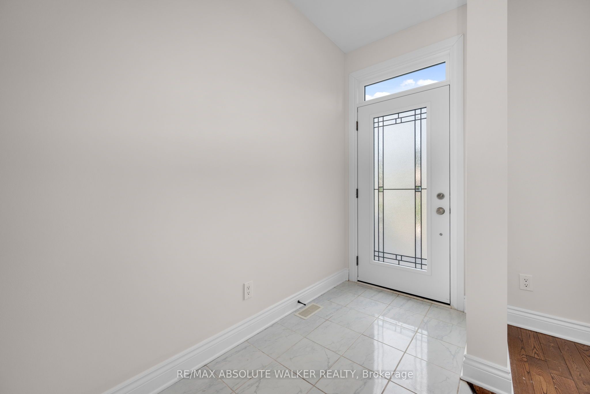 286 Cambridge Street N Property Photo 3