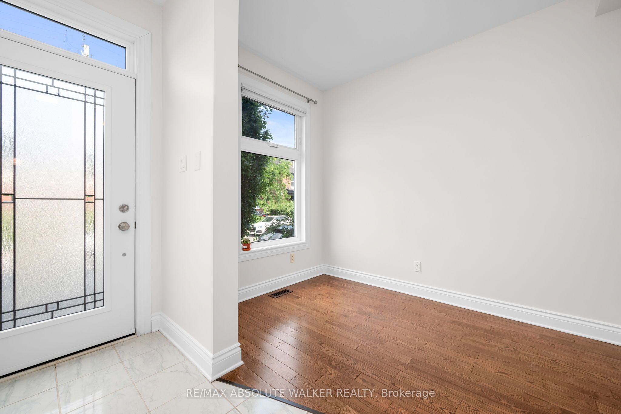 286 Cambridge Street N Property Photo 4
