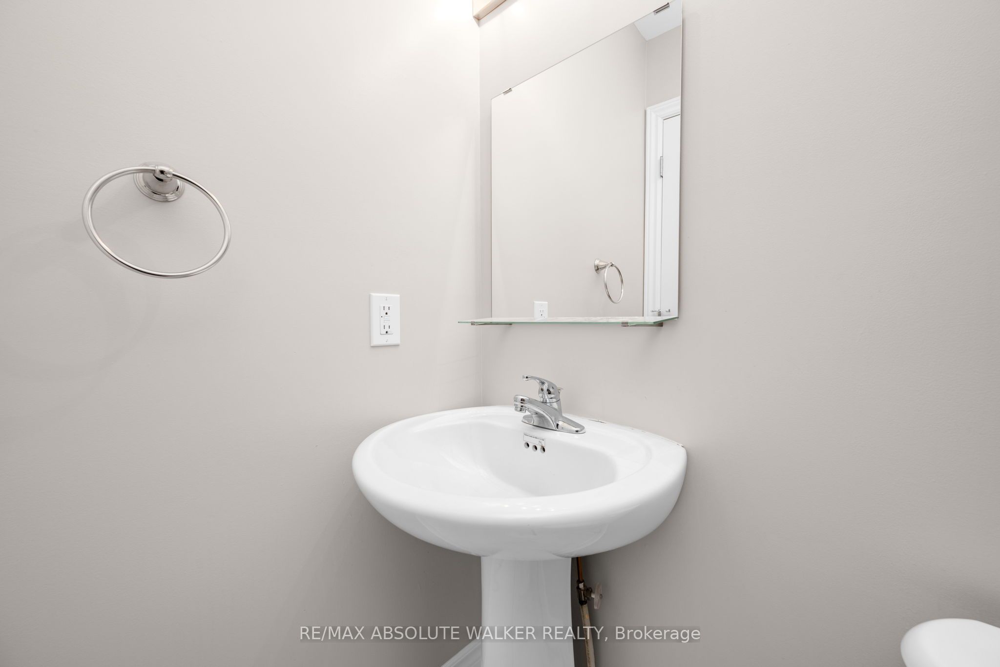 286 Cambridge Street N Property Photo 5