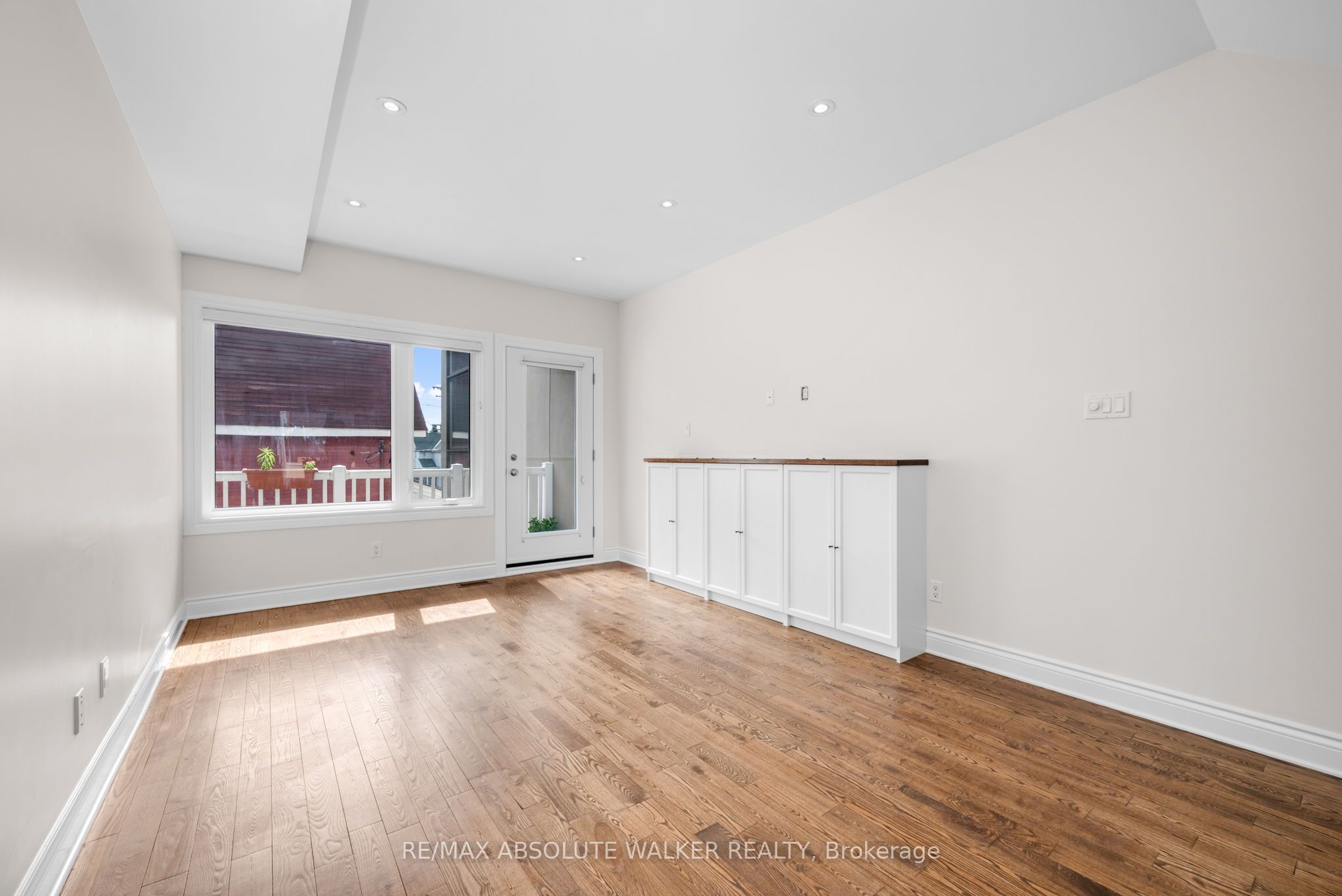 286 Cambridge Street N Property Photo 7