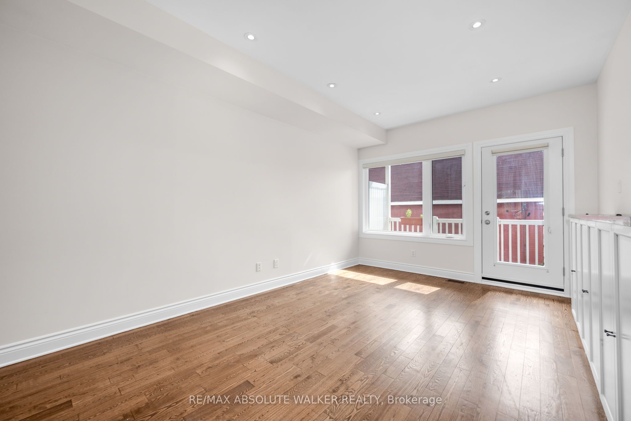 286 Cambridge Street N Property Photo 8