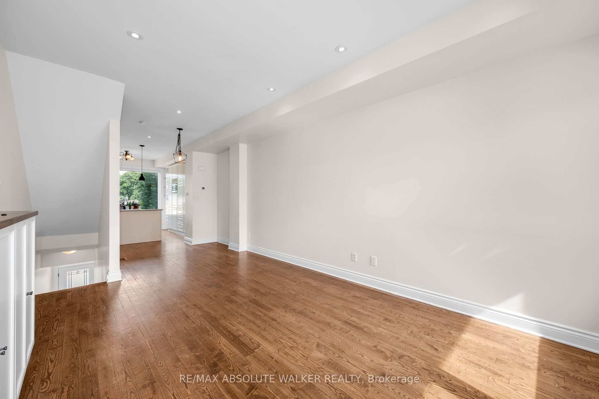 286 Cambridge Street N Property Photo 9