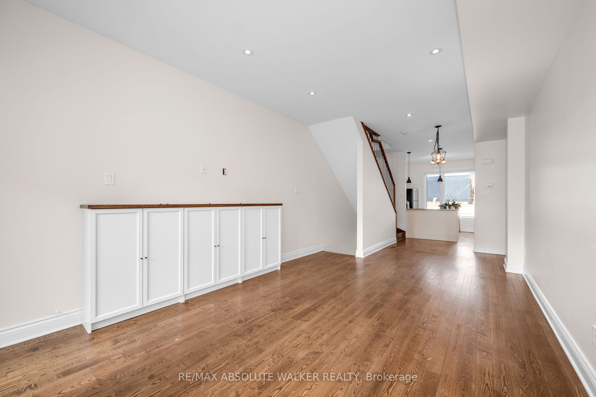 286 Cambridge Street N Property Photo 10