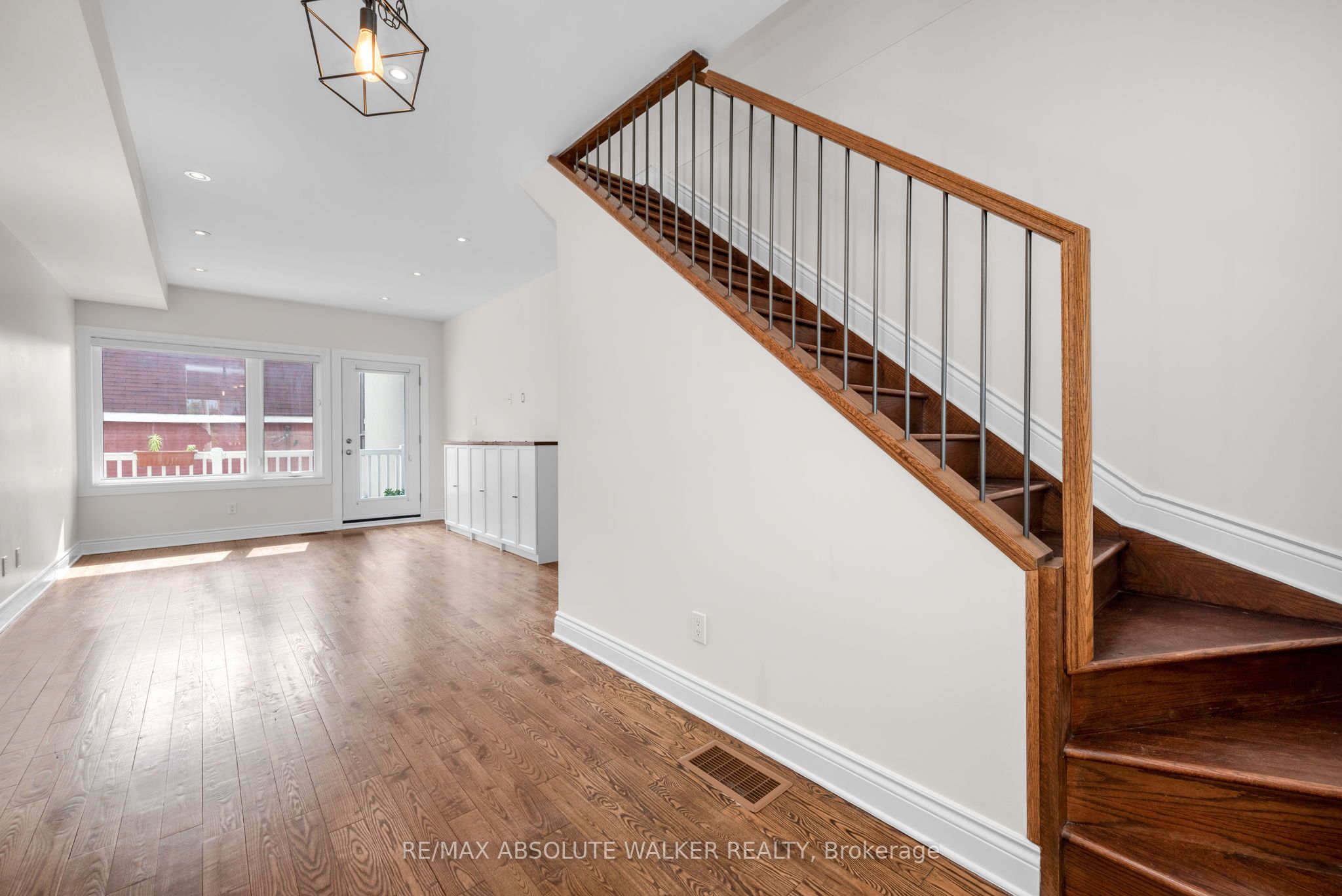 286 Cambridge Street N Property Photo 14