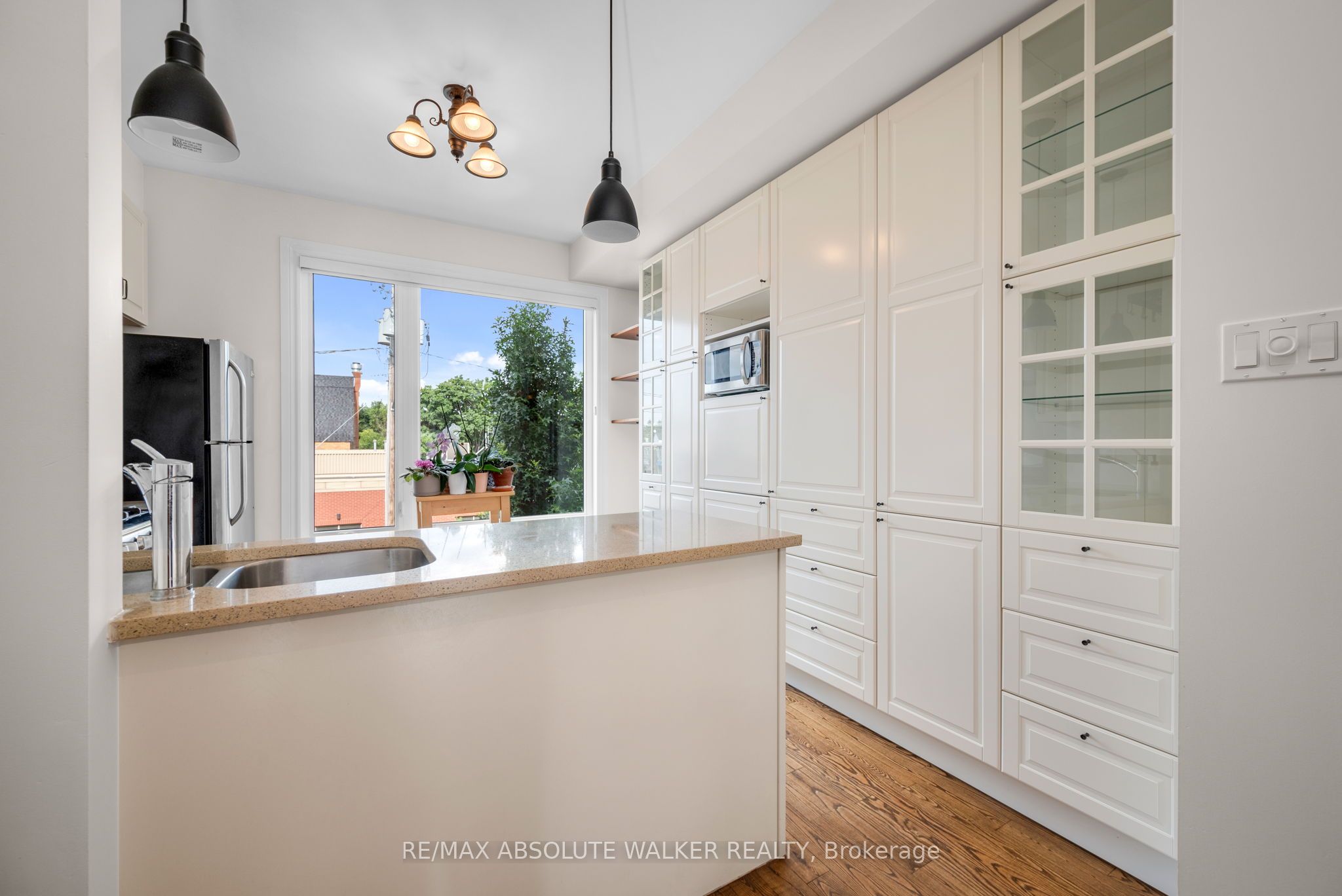 286 Cambridge Street N Property Photo 16