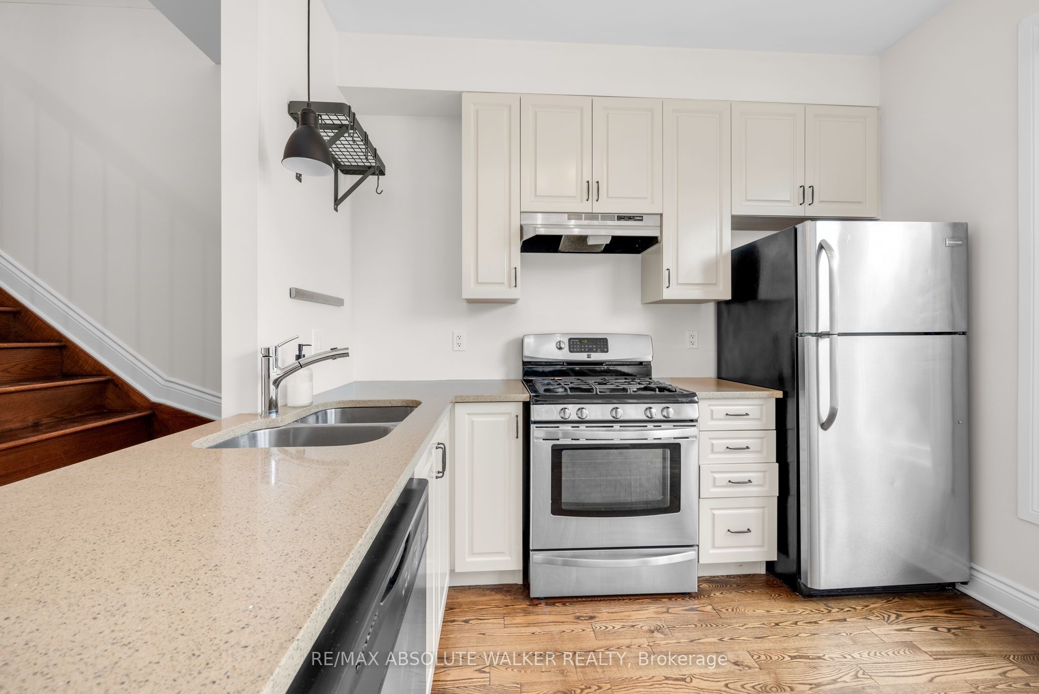286 Cambridge Street N Property Photo 17