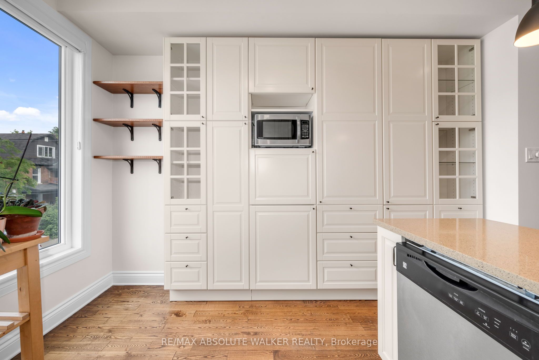 286 Cambridge Street N Property Photo 19