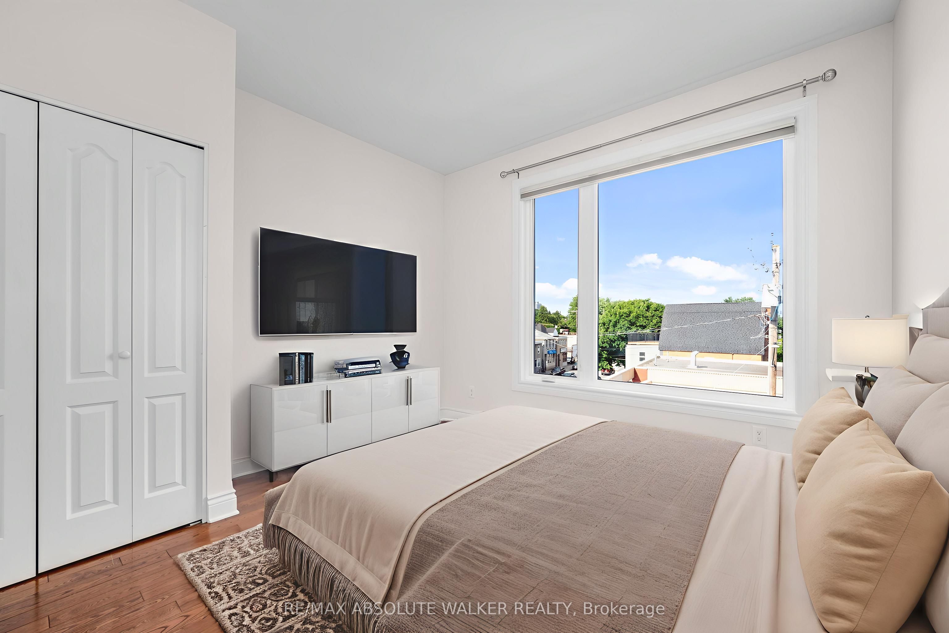 286 Cambridge Street N Property Photo 22