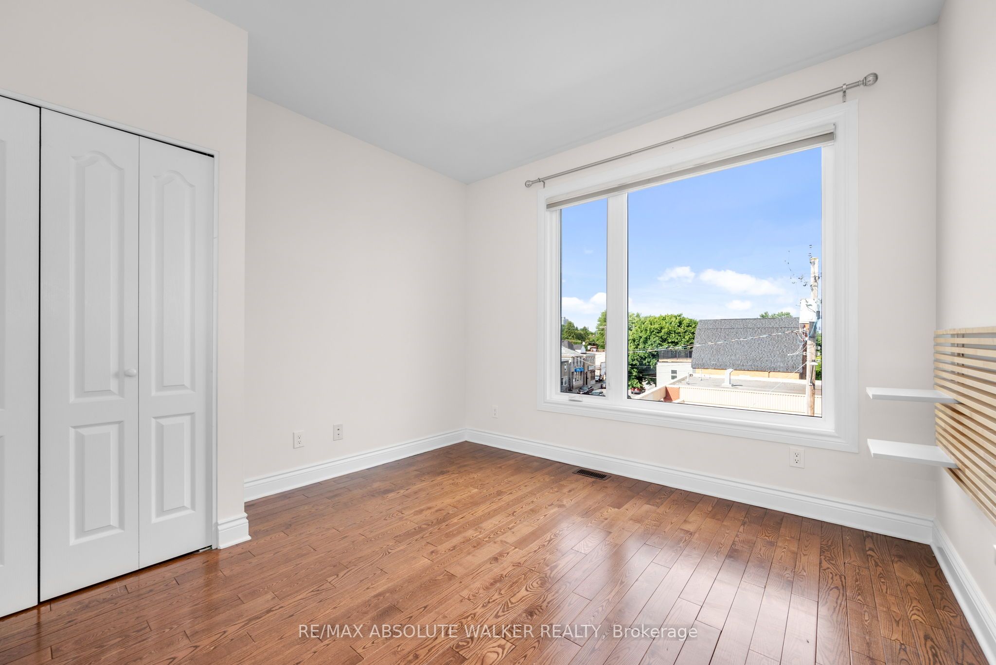 286 Cambridge Street N Property Photo 23