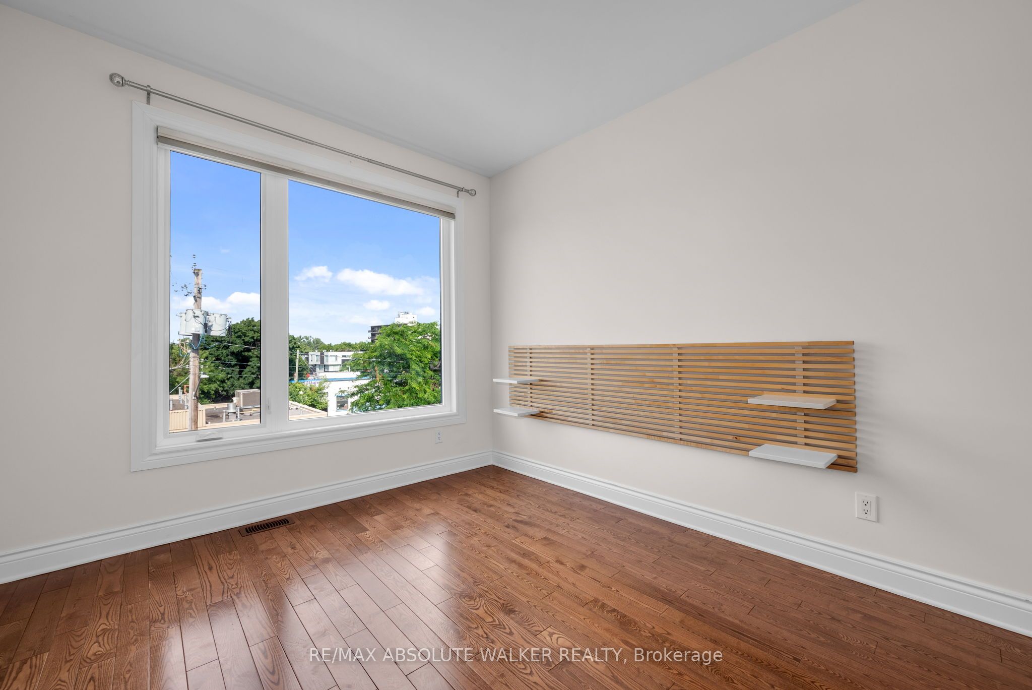 286 Cambridge Street N Property Photo 24