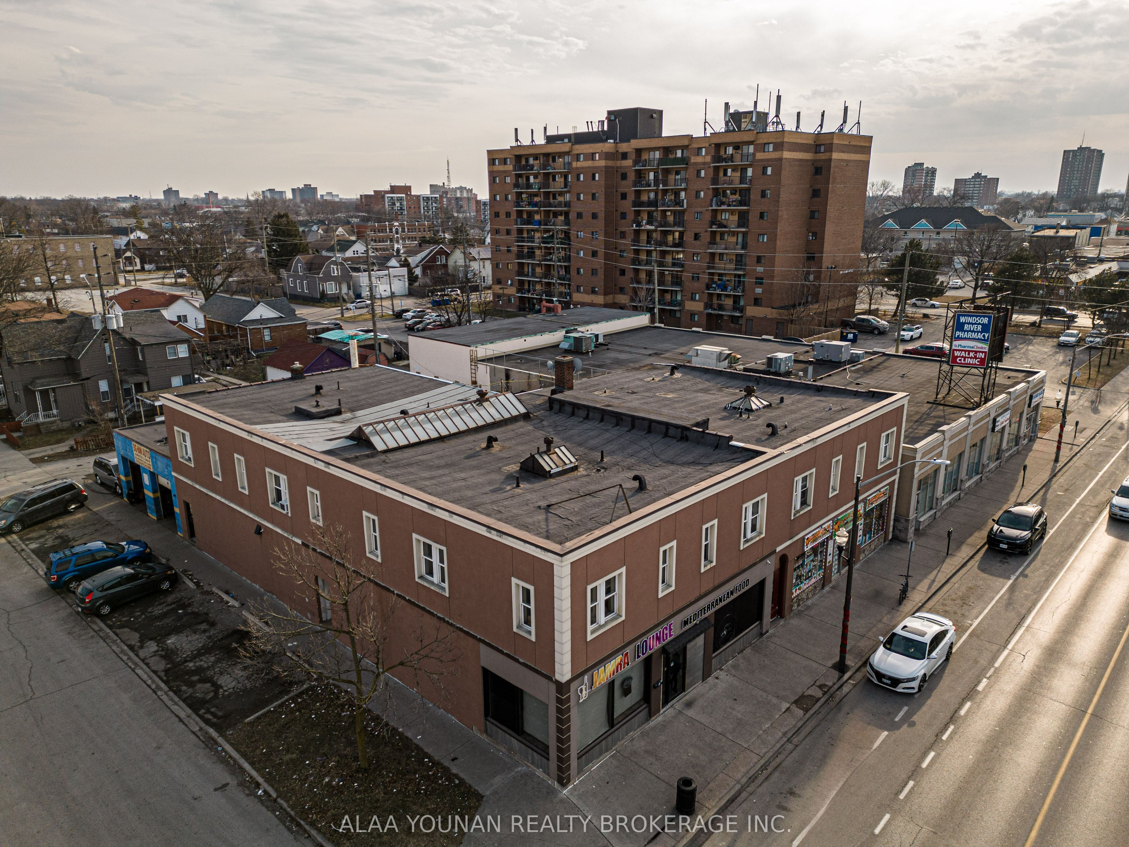 679 Wyandotte Street E Property Photo 3