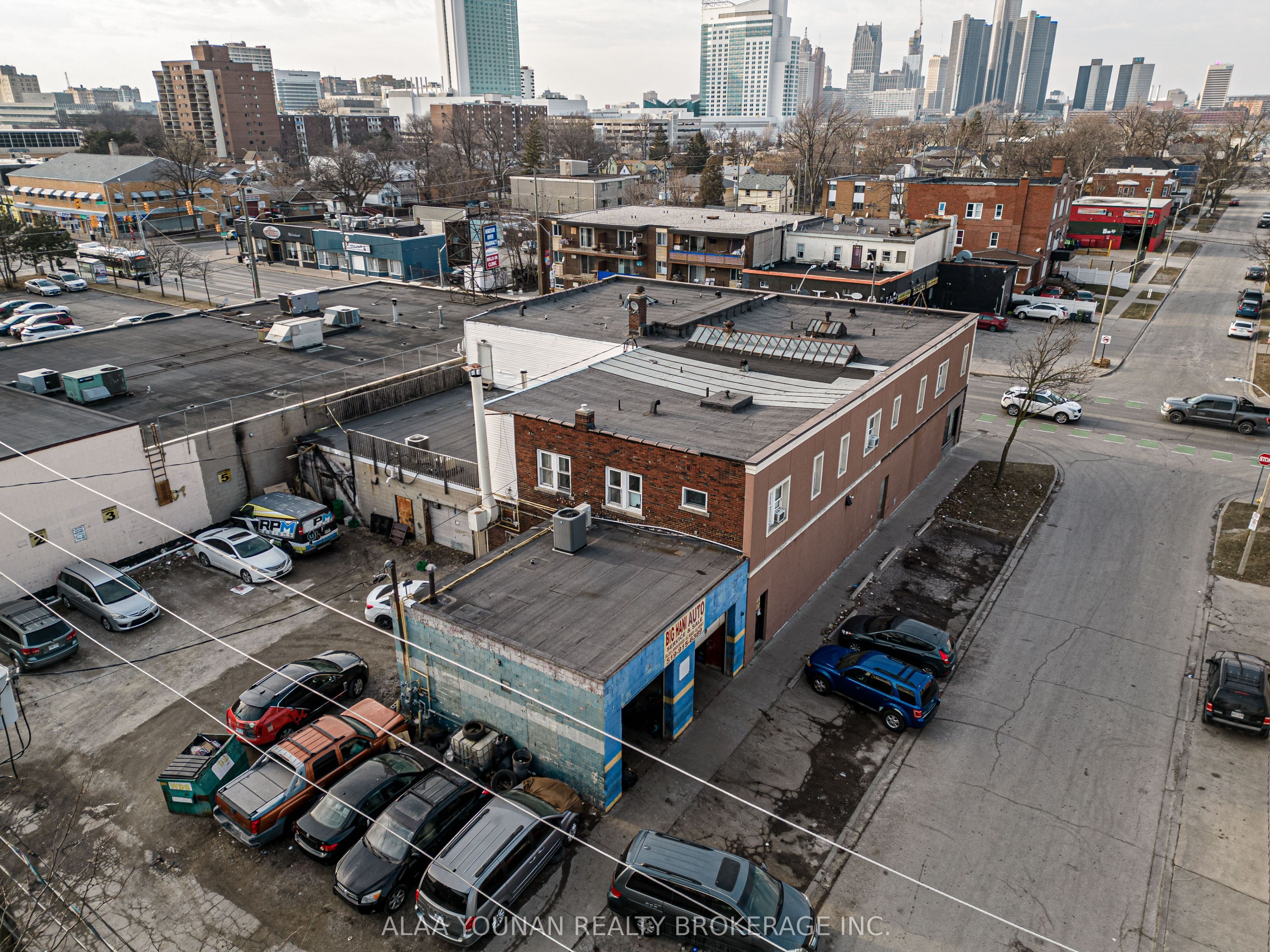 679 Wyandotte Street E Property Photo 4