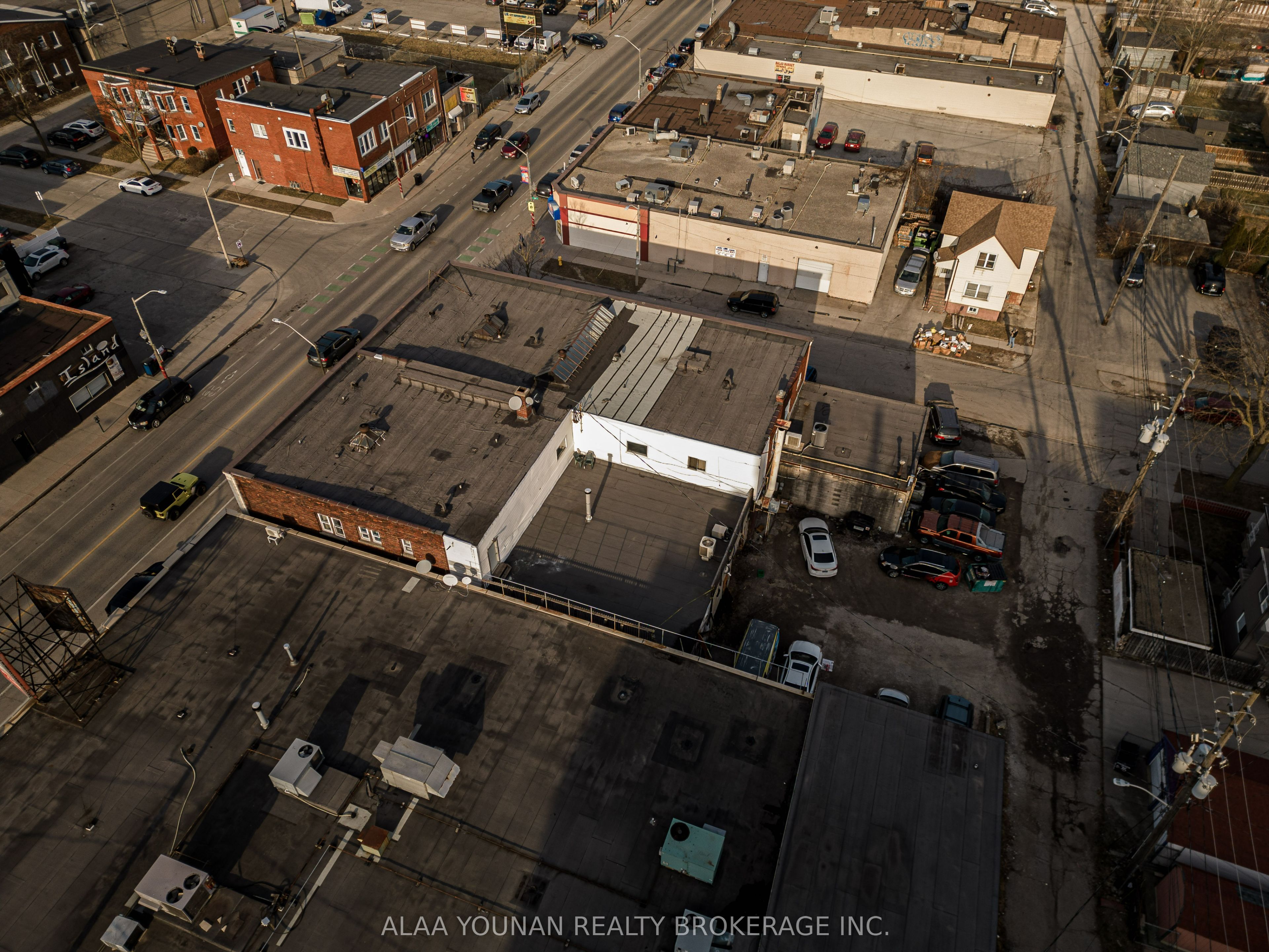 679 Wyandotte Street E Property Photo 8