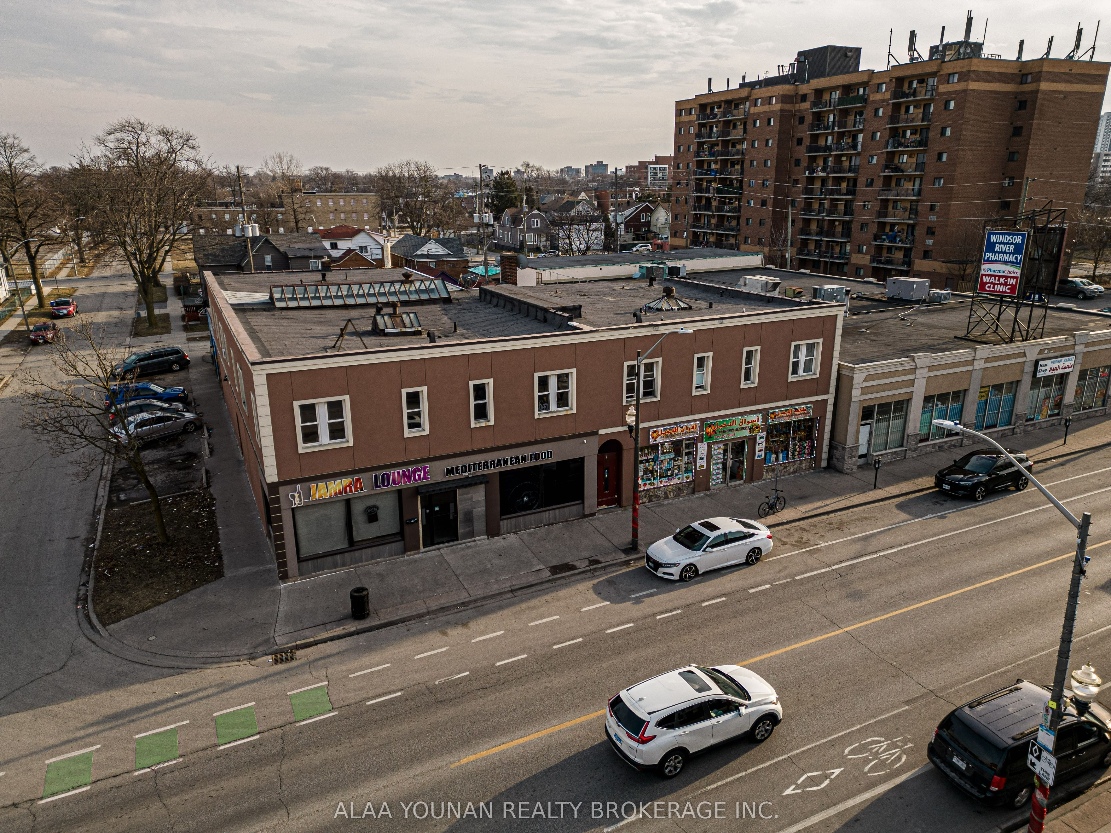679 Wyandotte Street E Property Photo 10
