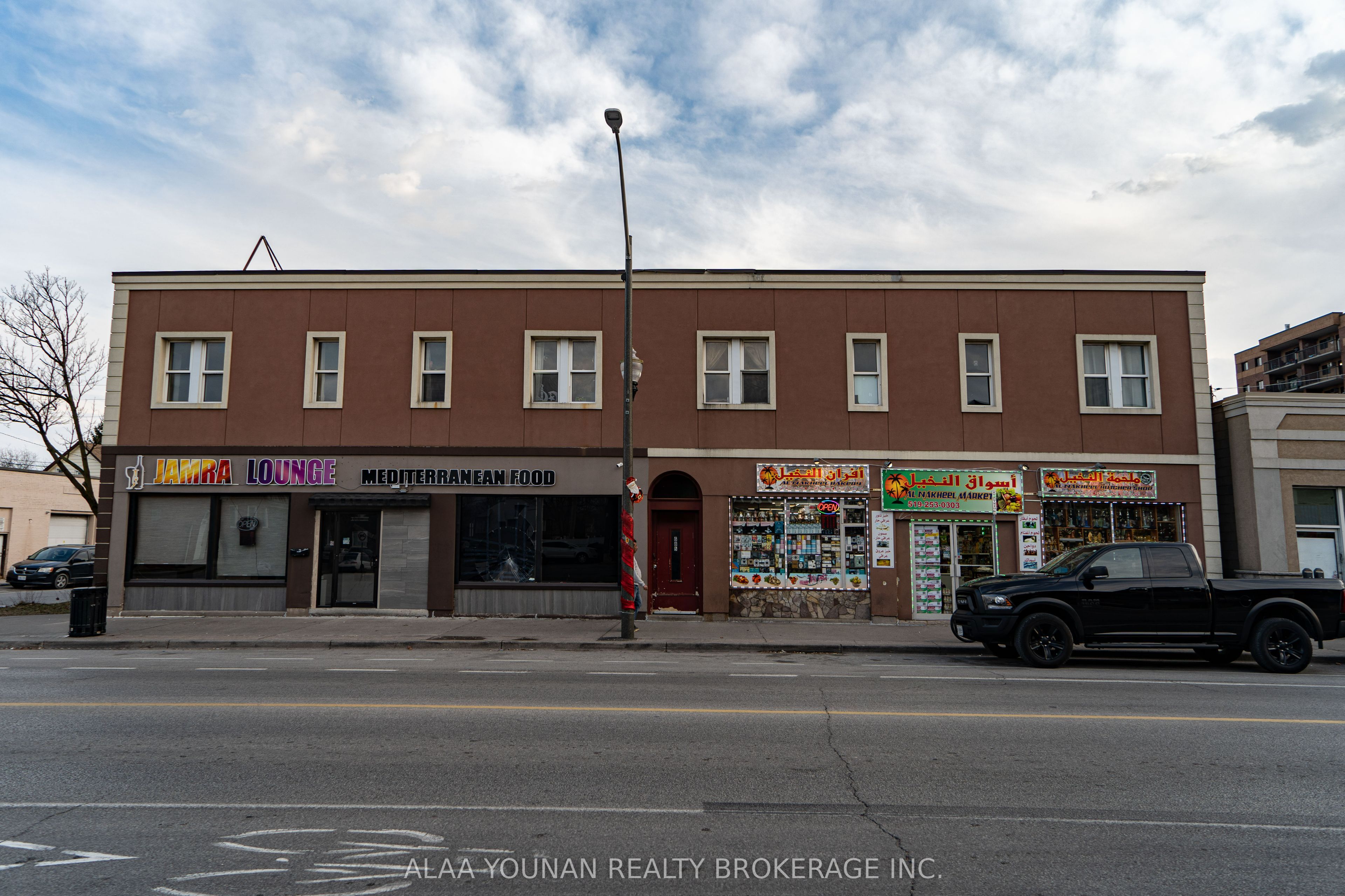 679 Wyandotte Street E Property Photo 14
