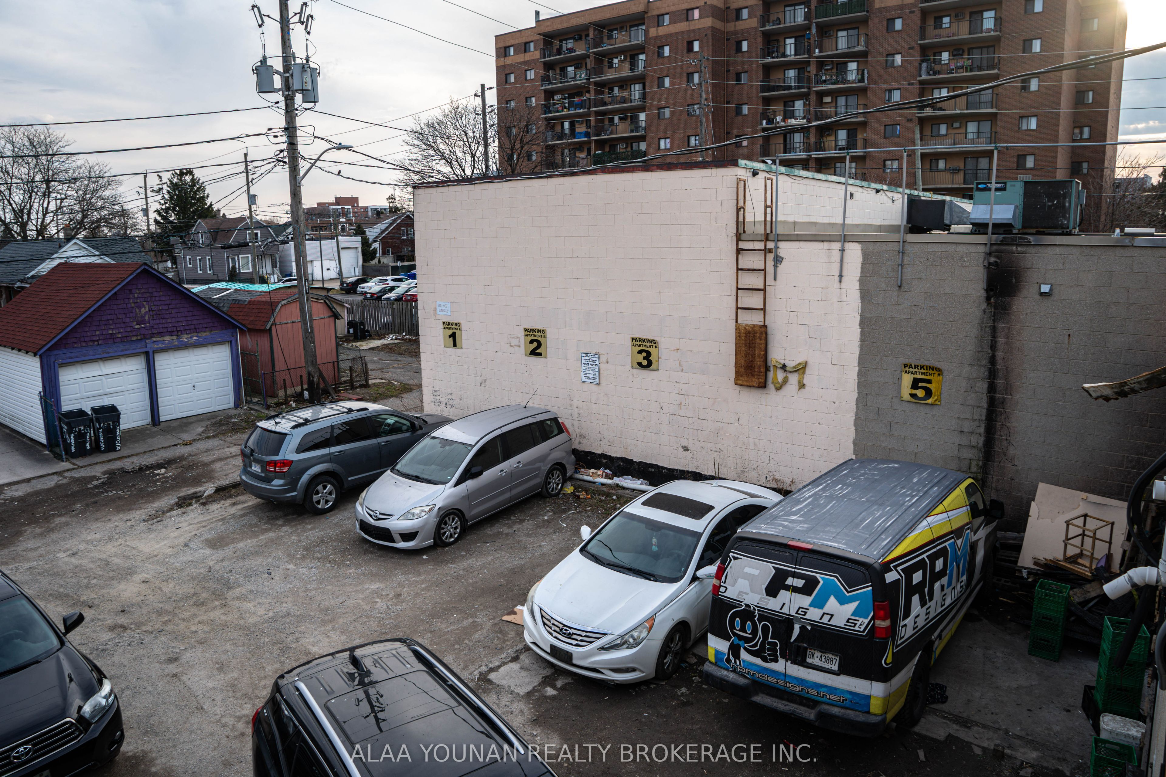 679 Wyandotte Street E Property Photo 18
