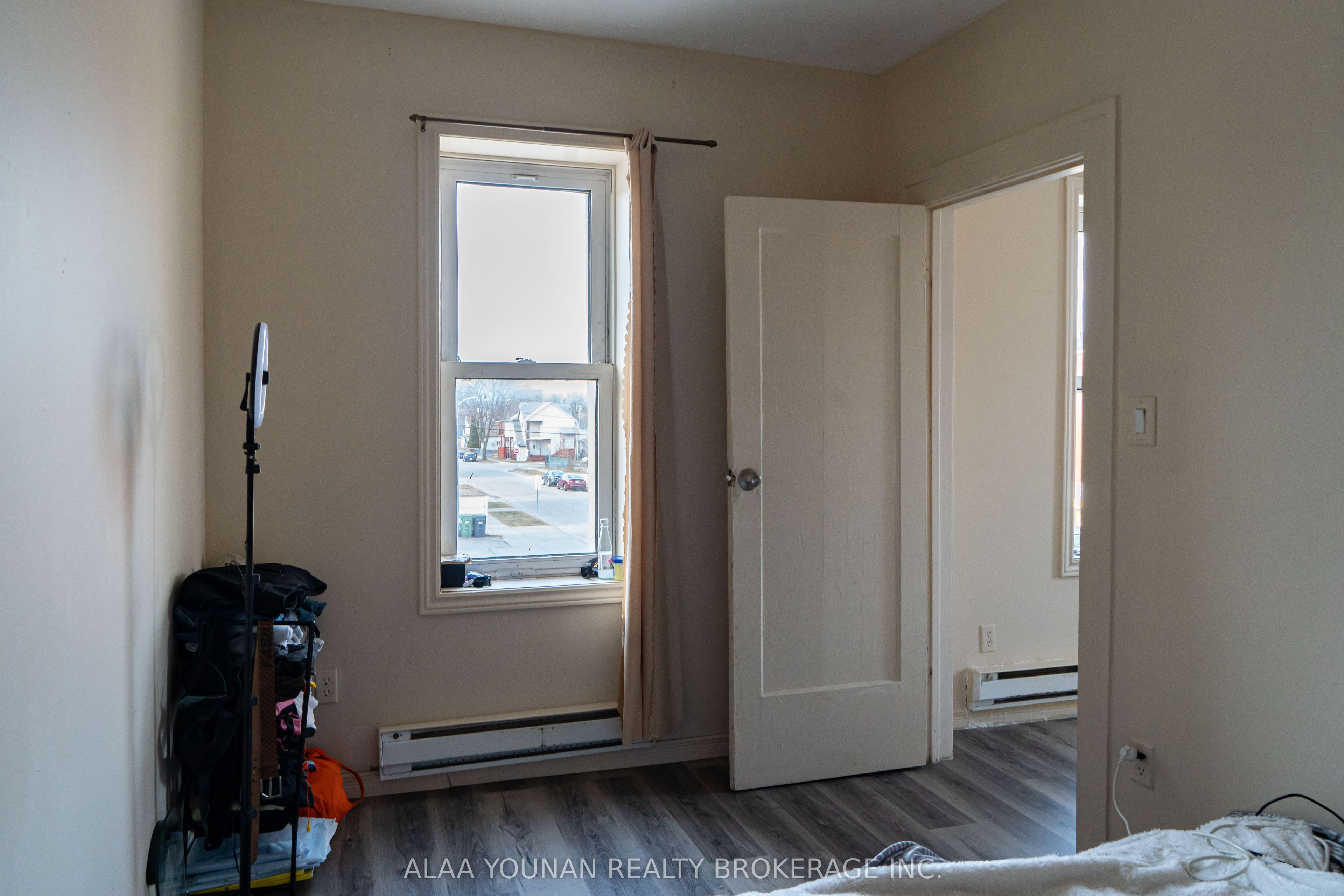 679 Wyandotte Street E Property Photo 23