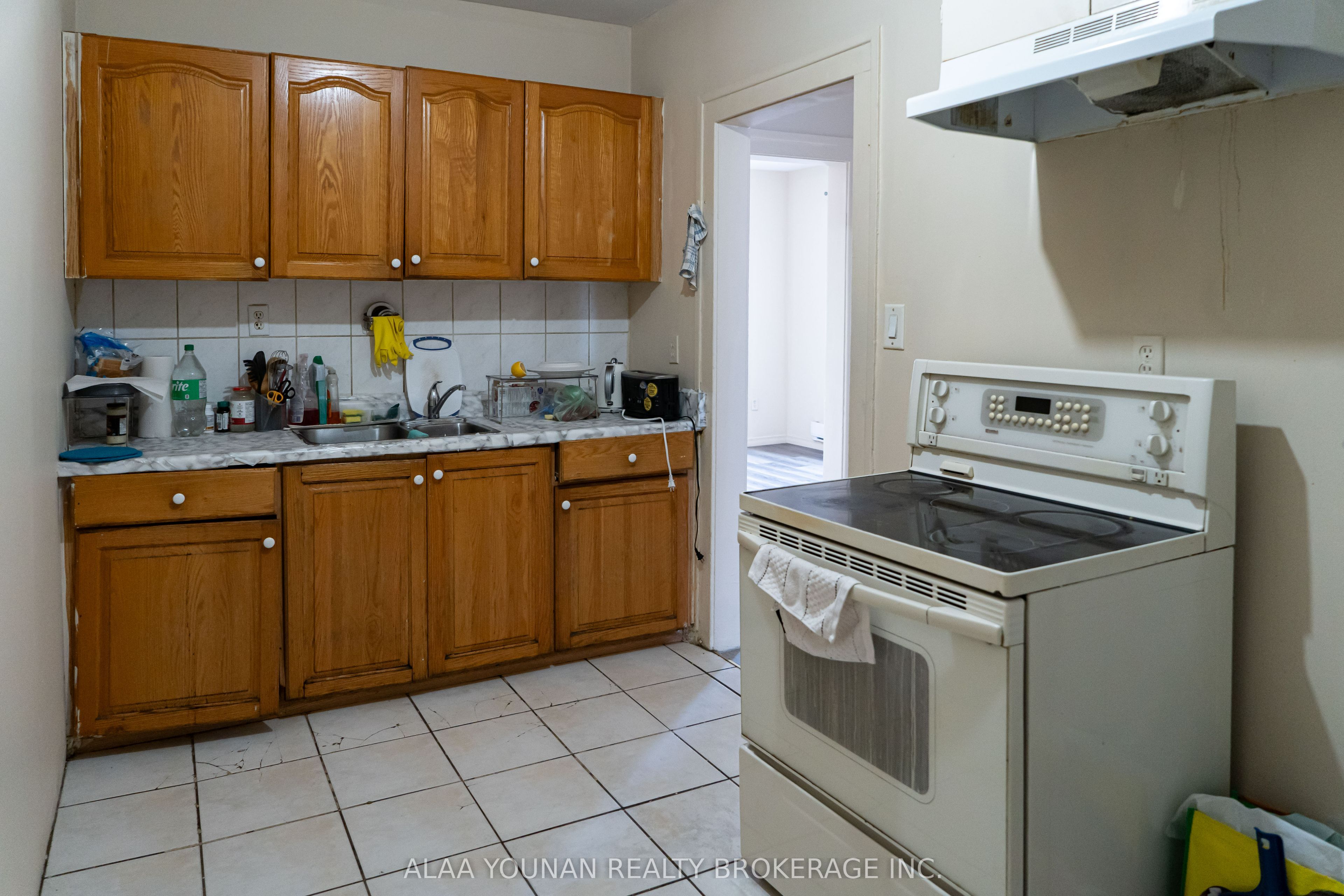 679 Wyandotte Street E Property Photo 26