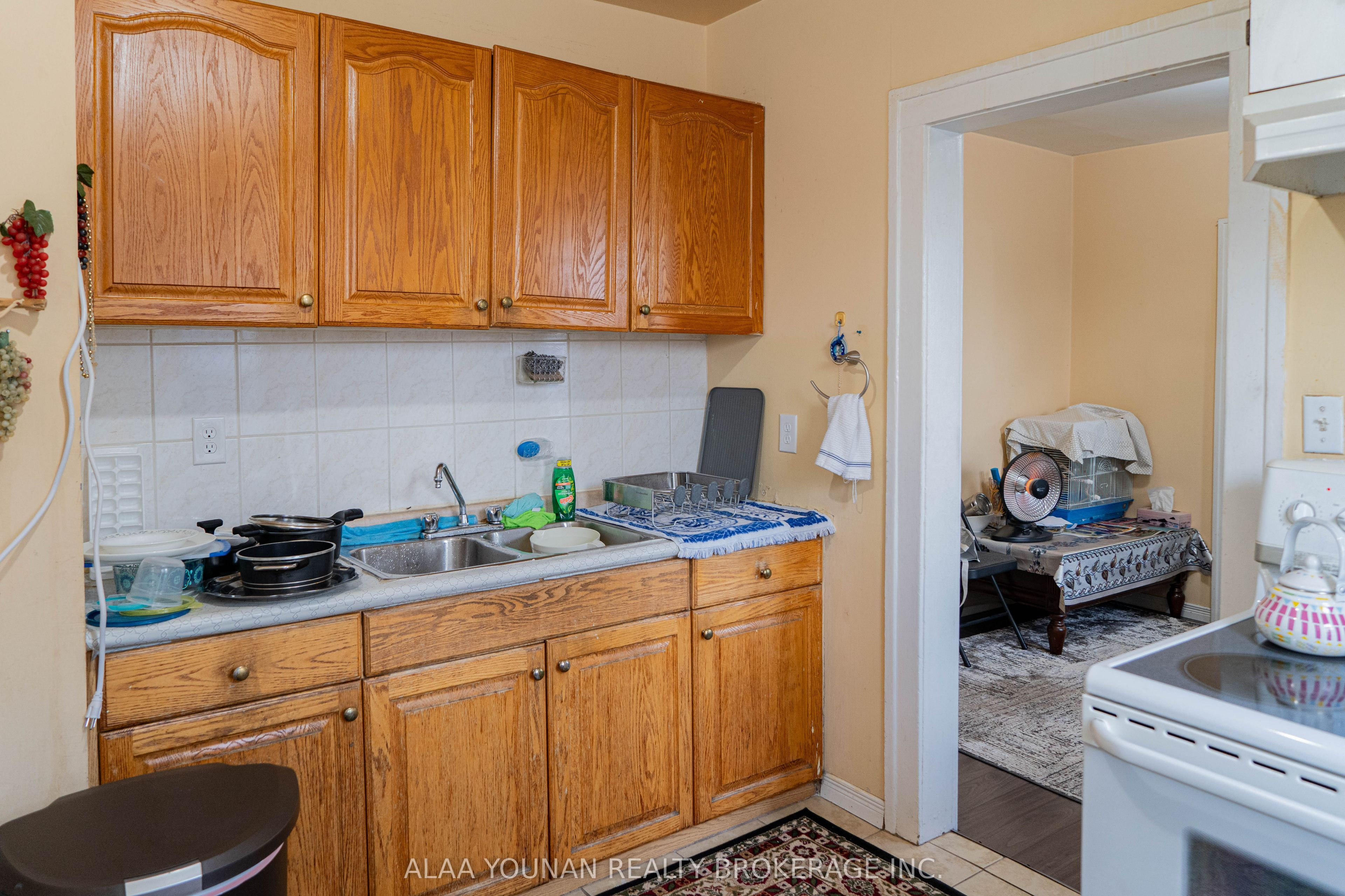 679 Wyandotte Street E Property Photo 29