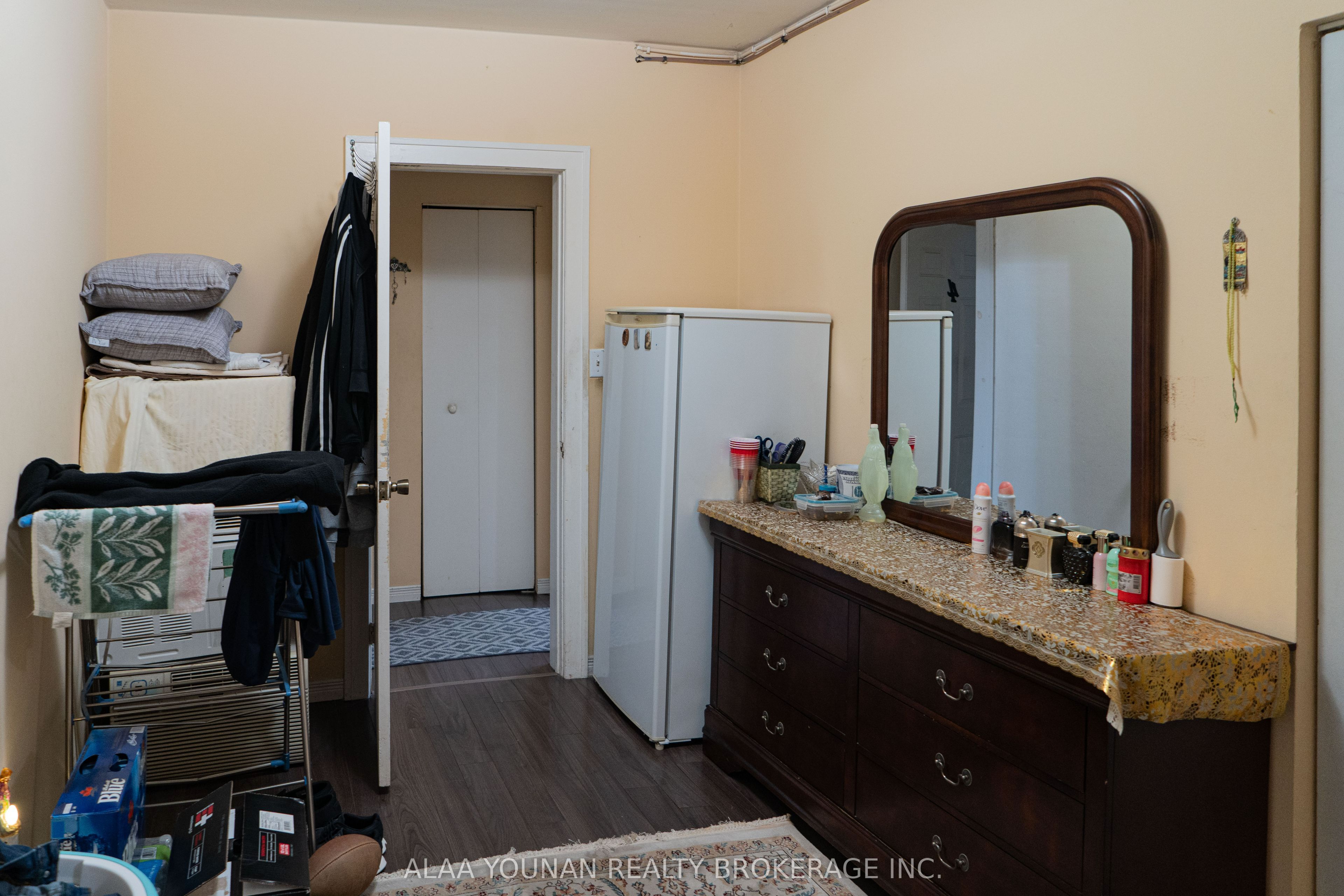 679 Wyandotte Street E Property Photo 33