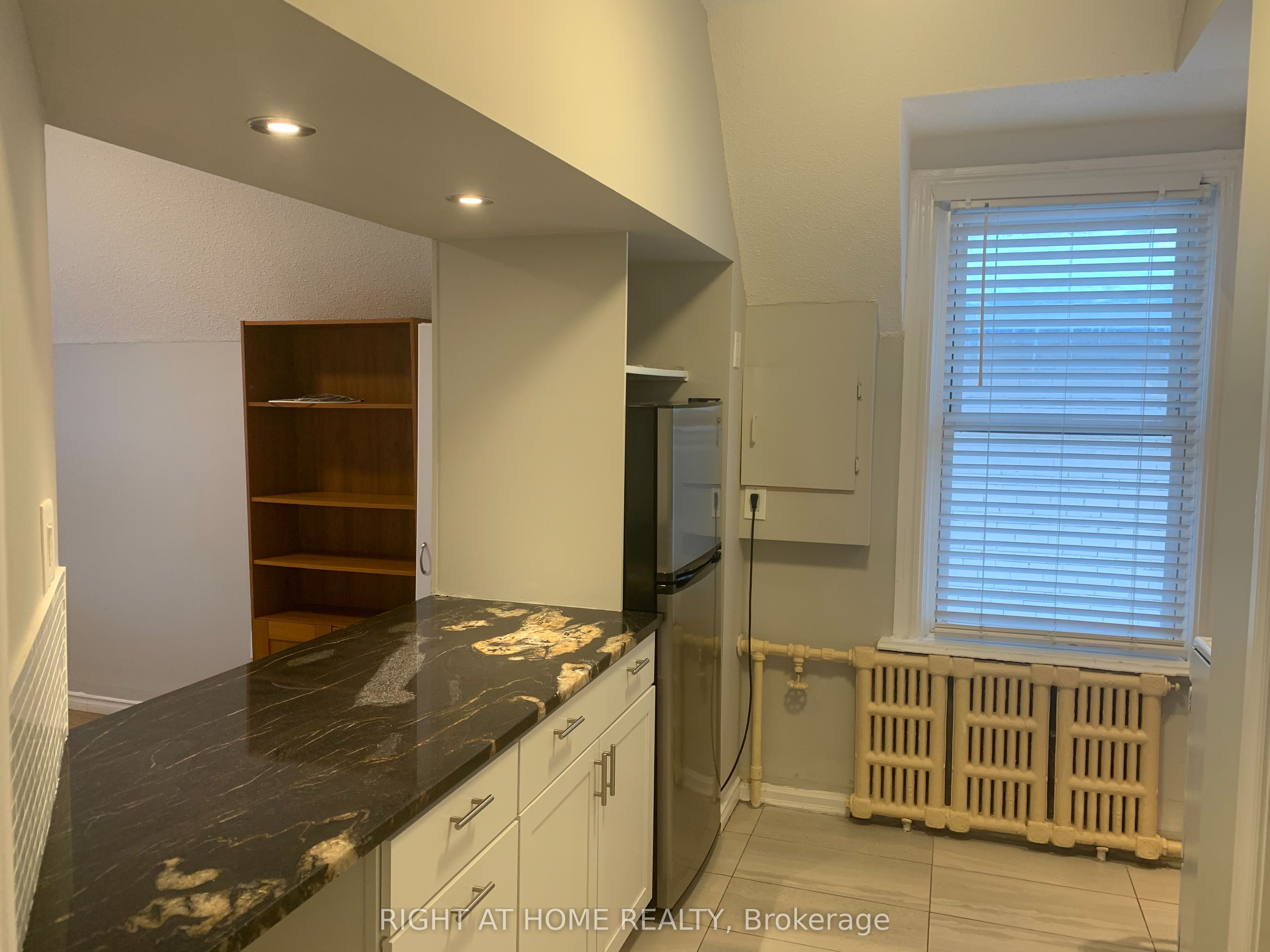 420 Bronson Avenue Property Photo 16