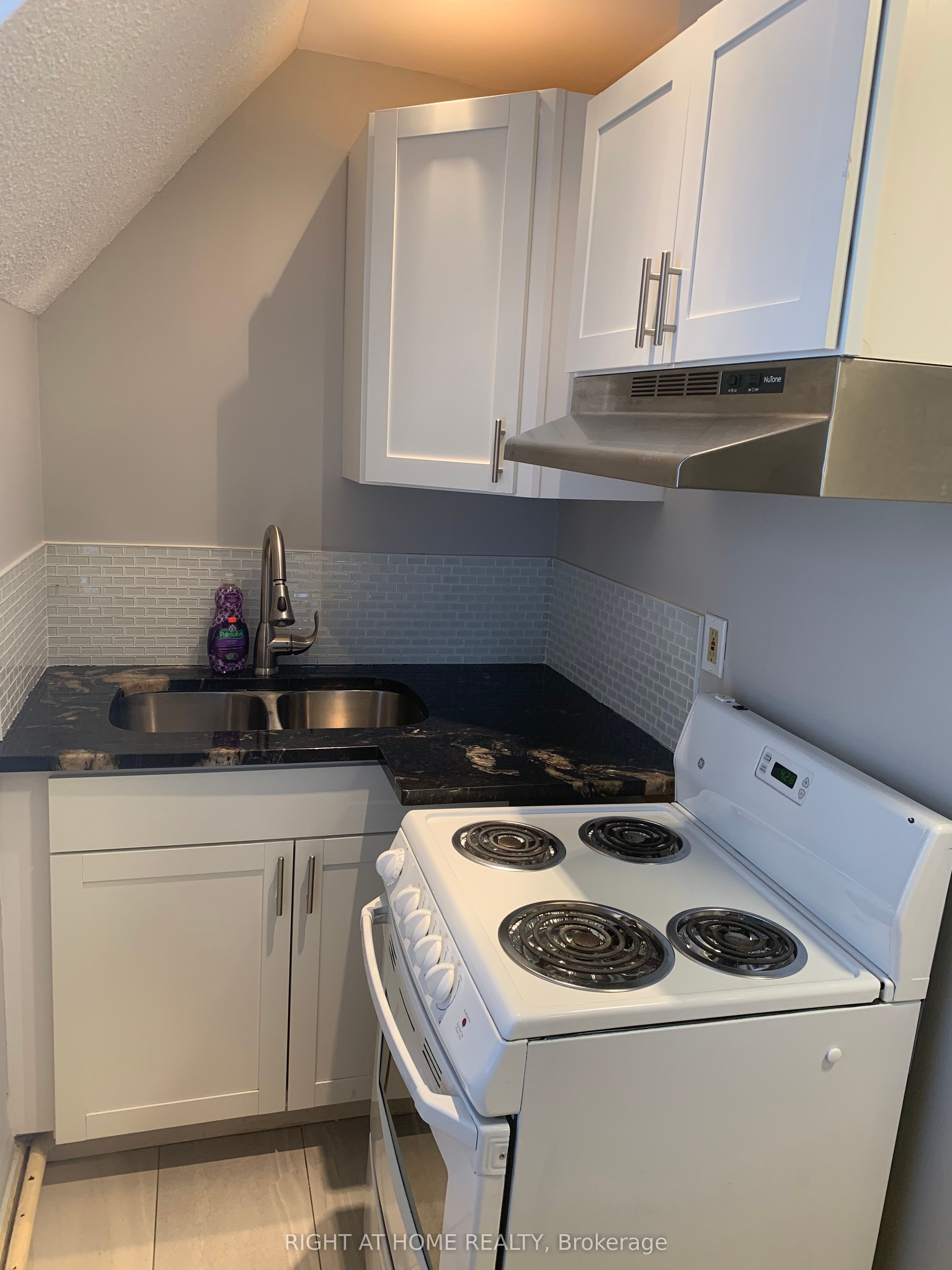 420 Bronson Avenue Property Photo 17
