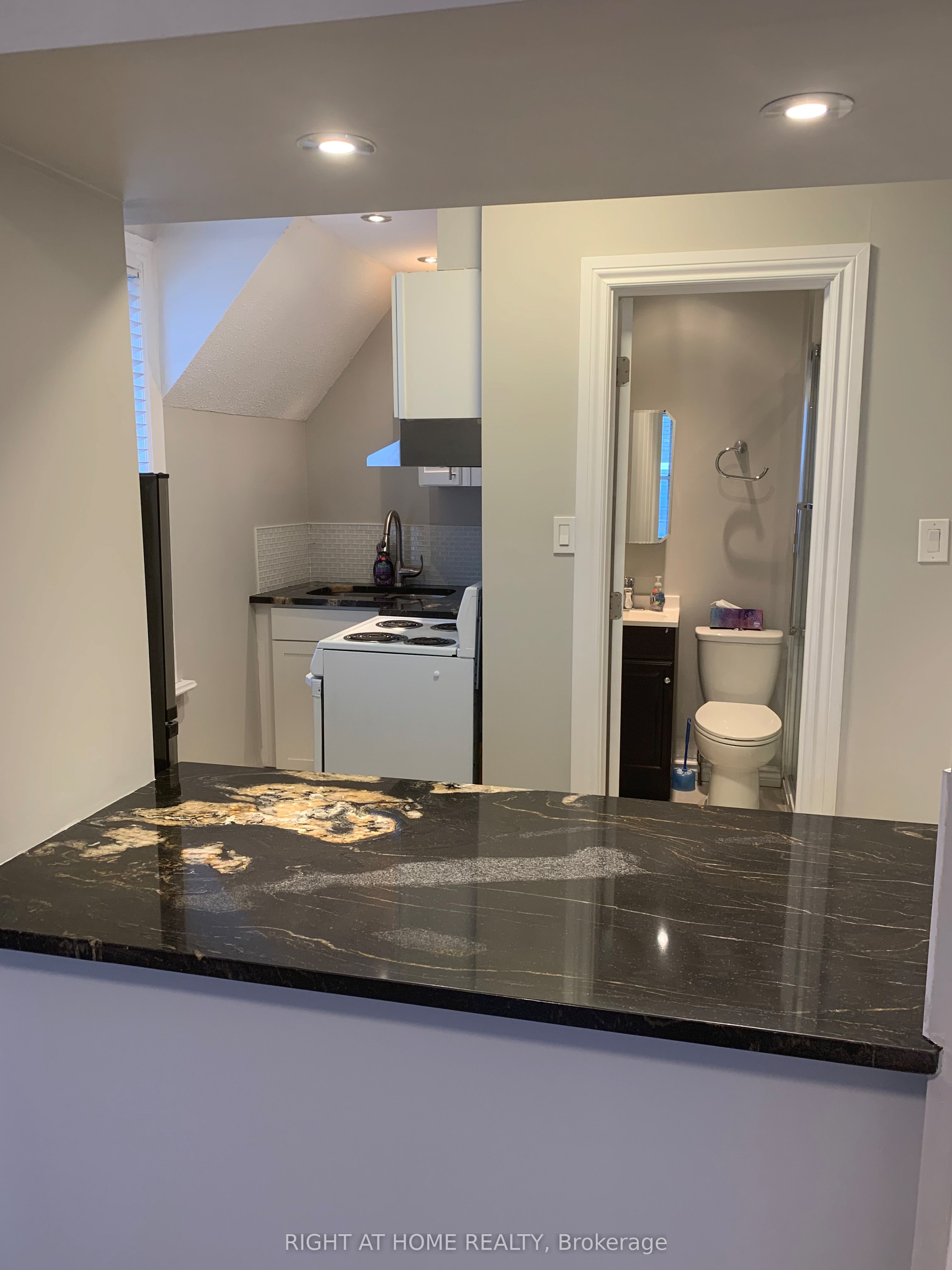 420 Bronson Avenue Property Photo 19