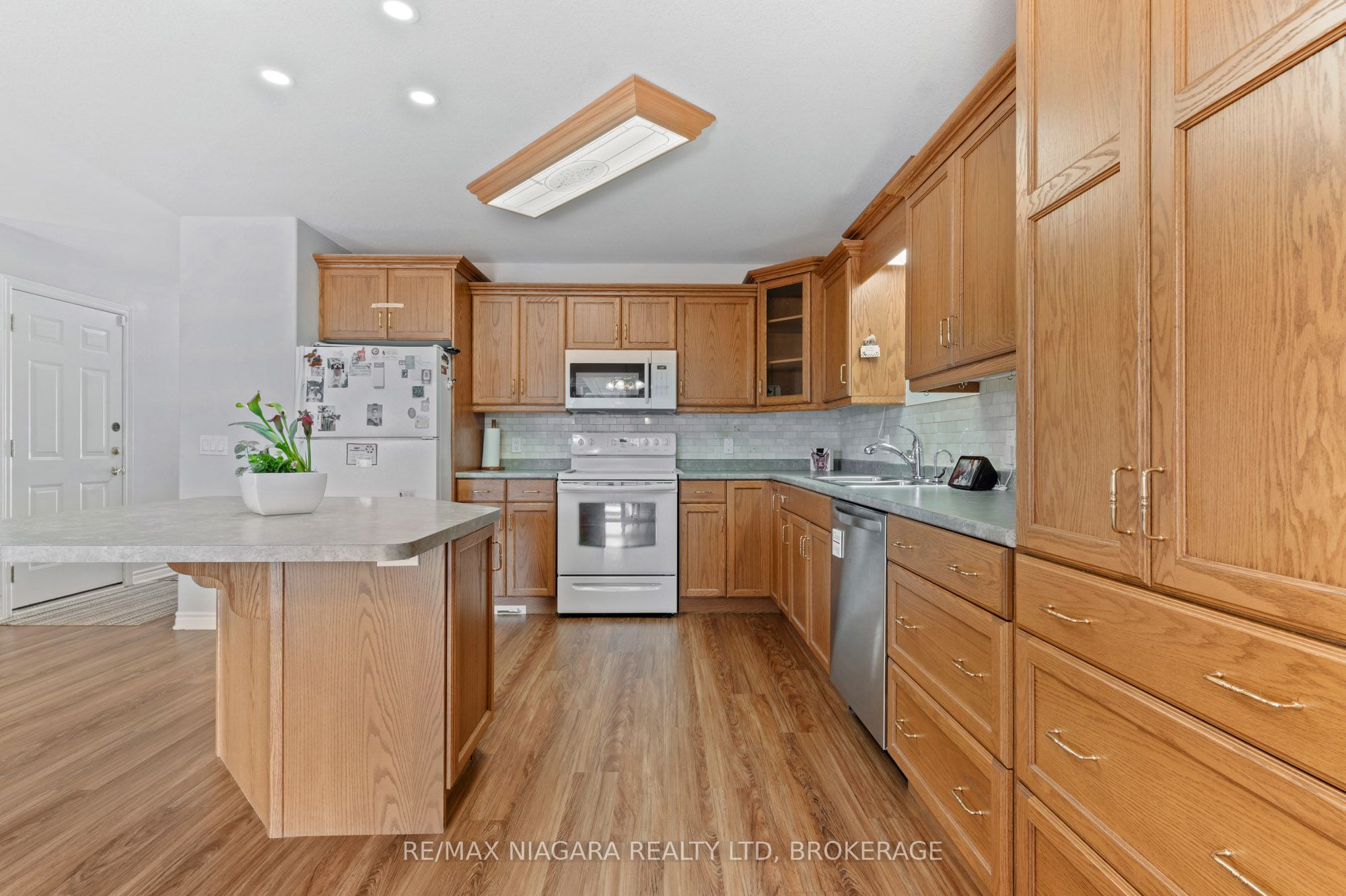 3730 Disher Street 4 Property Photo 10
