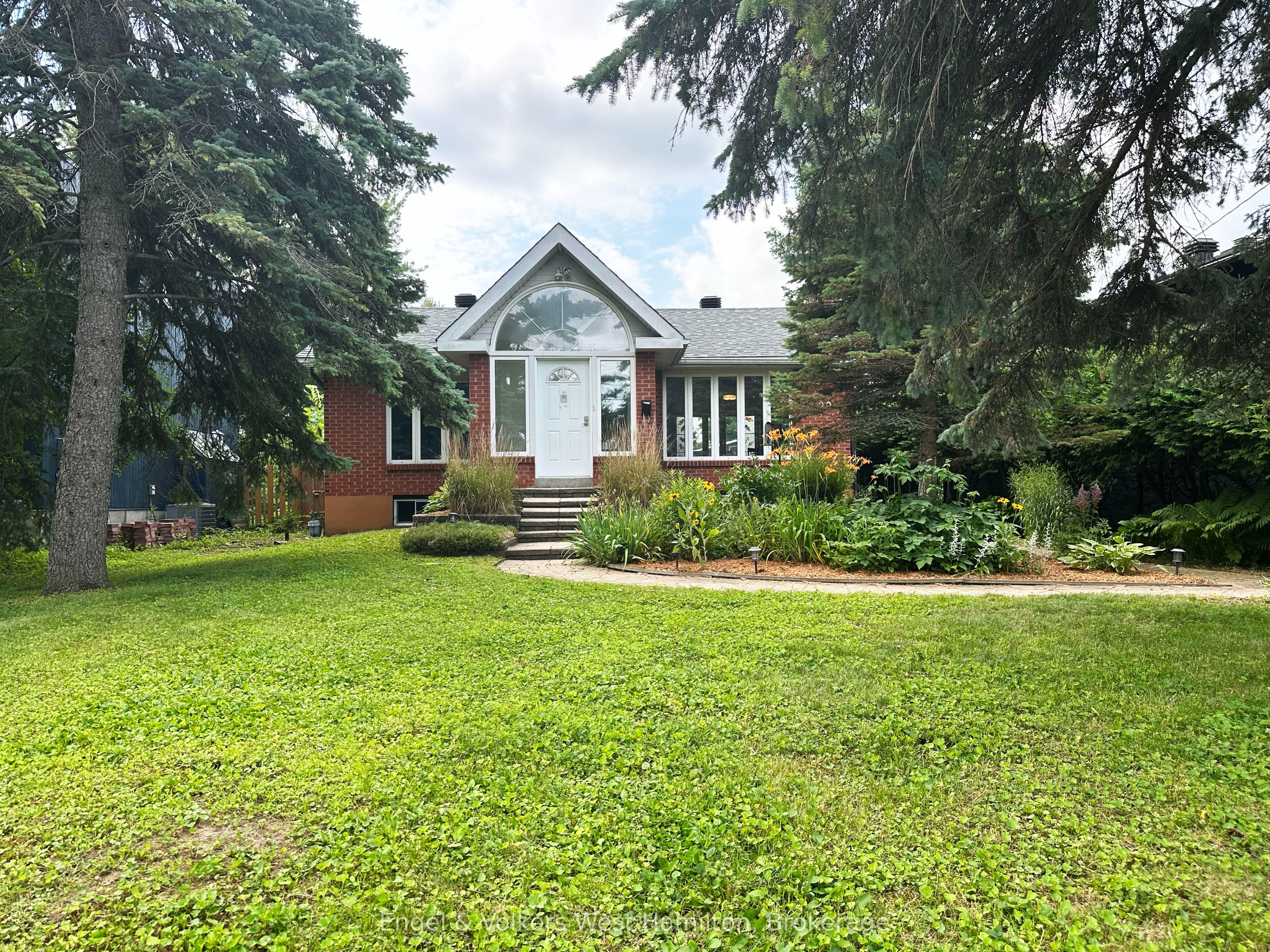 20 E Nesbitt Street E Property Photo 1