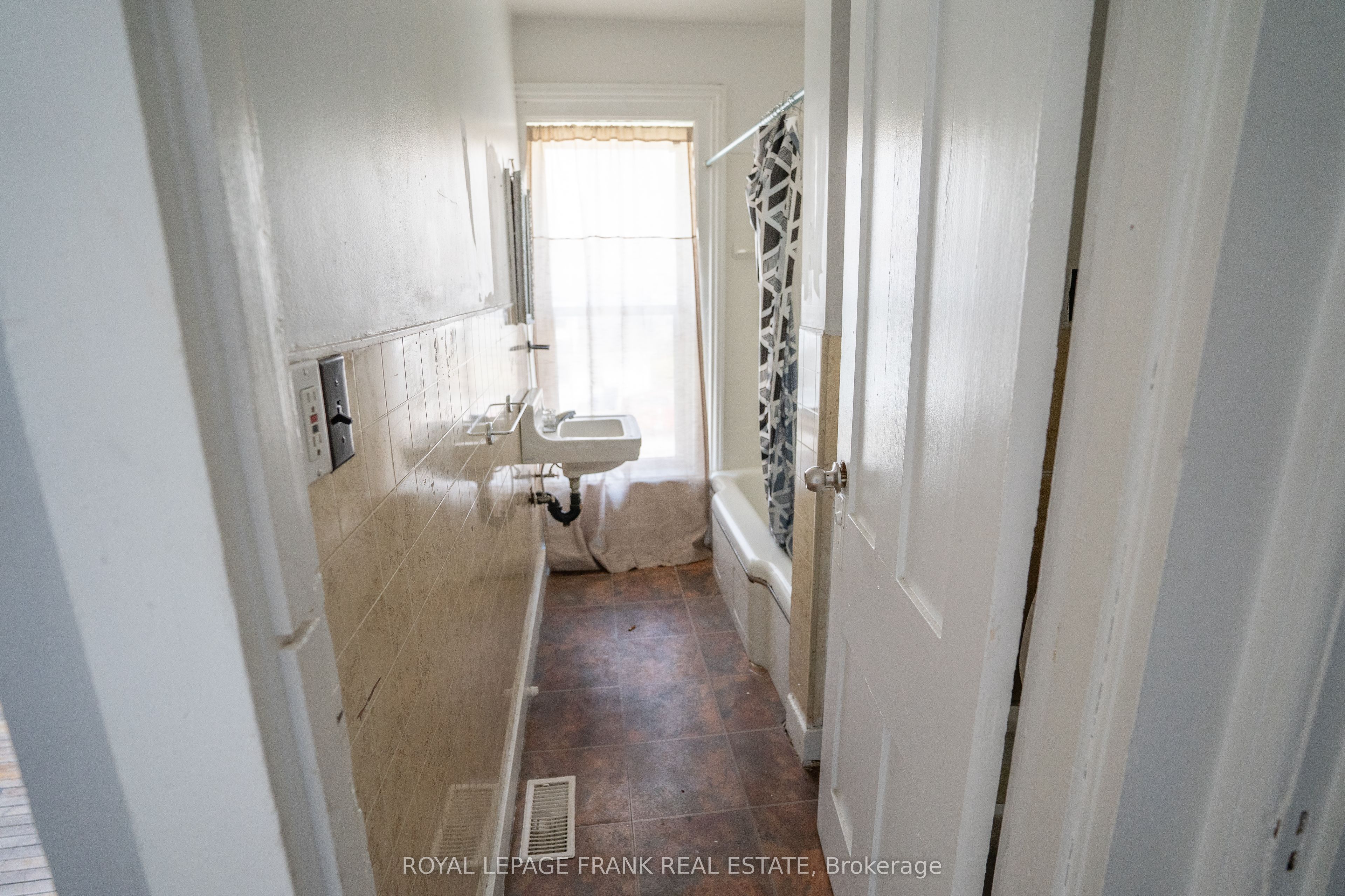 50 Lorne Avenue 48 Property Photo 7