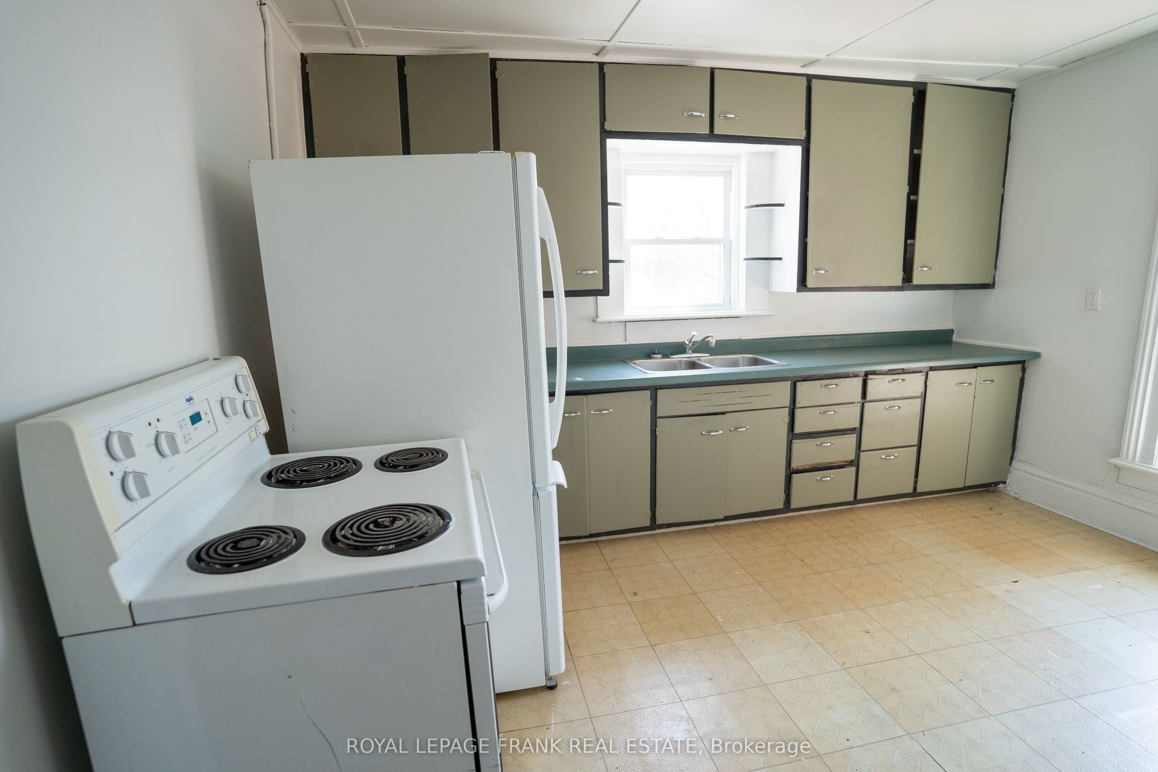 50 Lorne Avenue 48 Property Photo 8