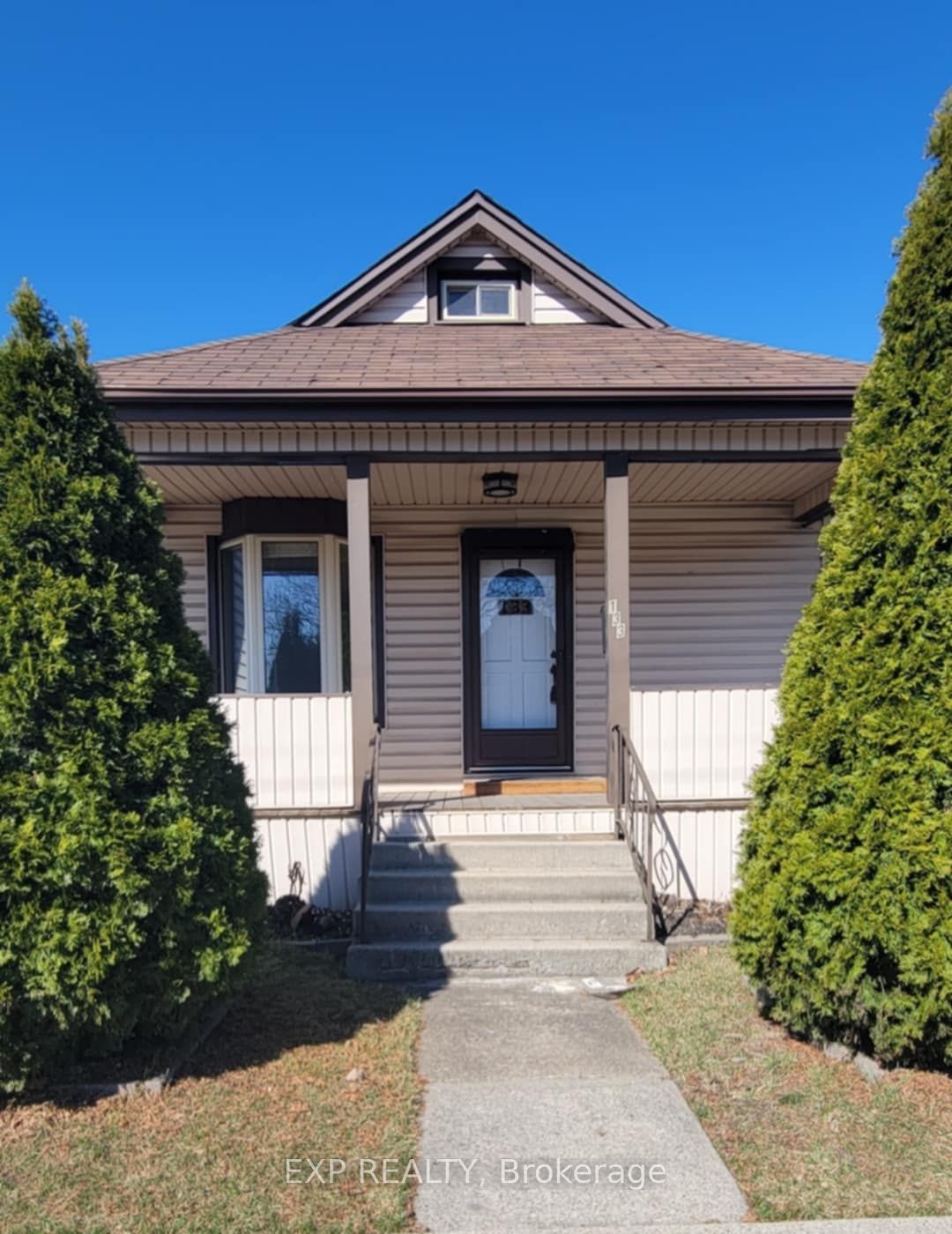 133 Weir St N Property Photo 1