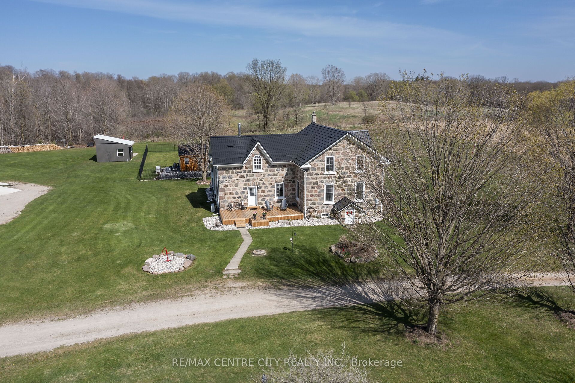846635 Township 9 Road Property Photo 1