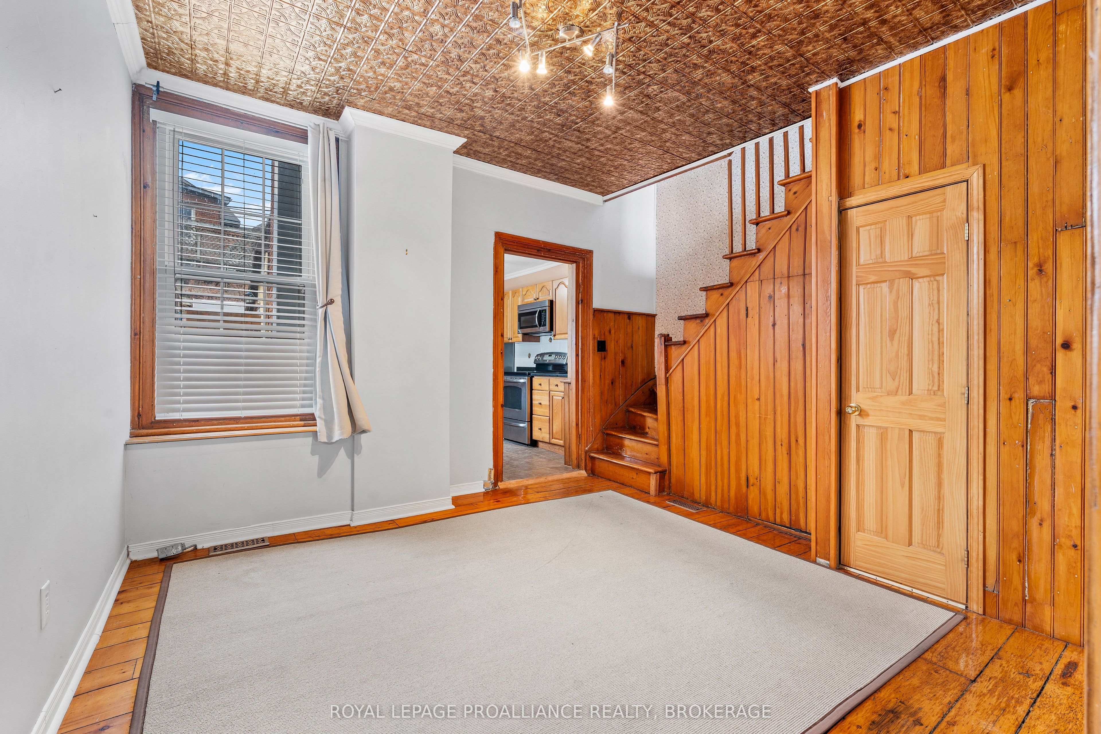 270 Wellington Street Property Photo 8