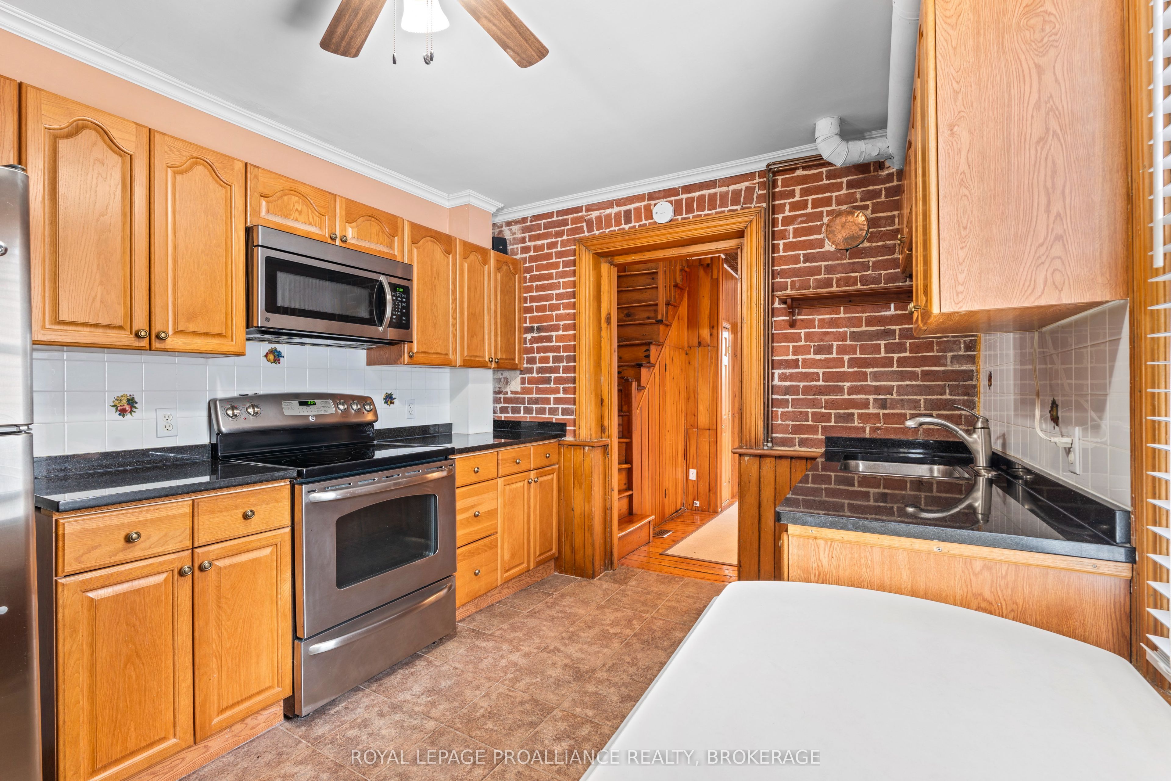 270 Wellington Street Property Photo 11