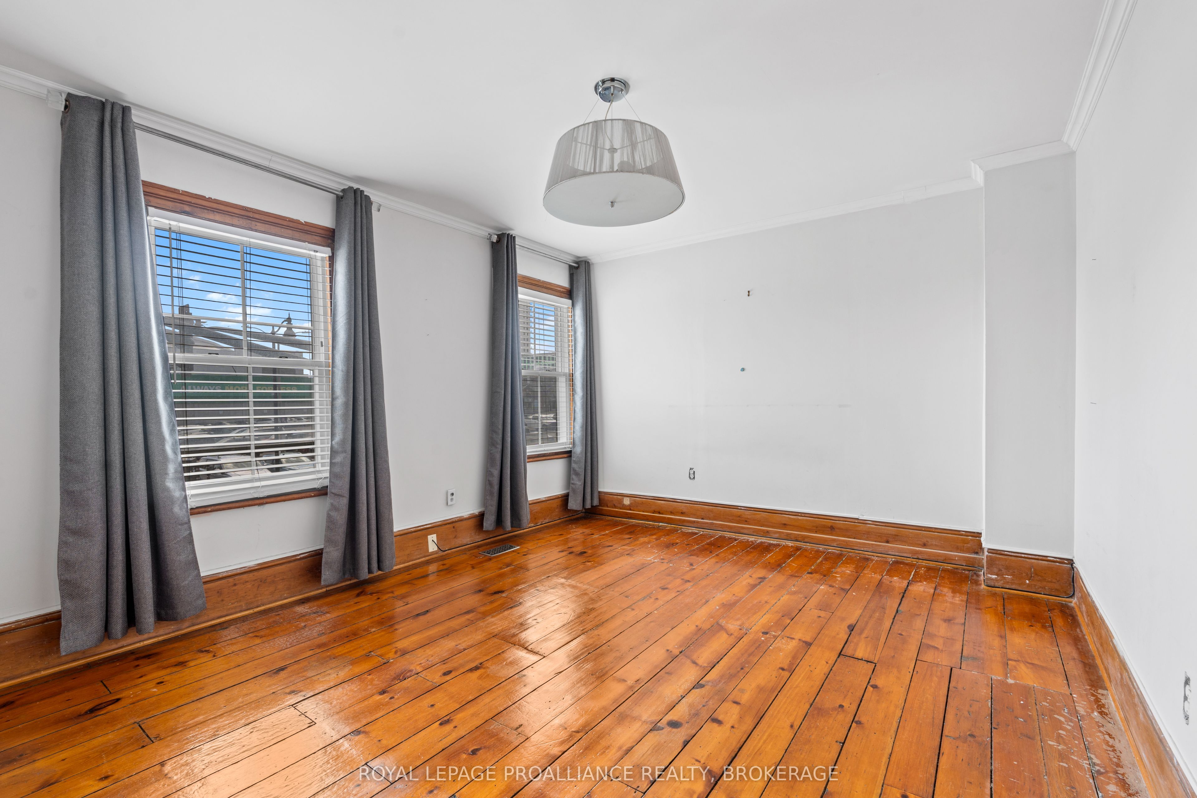 270 Wellington Street Property Photo 14
