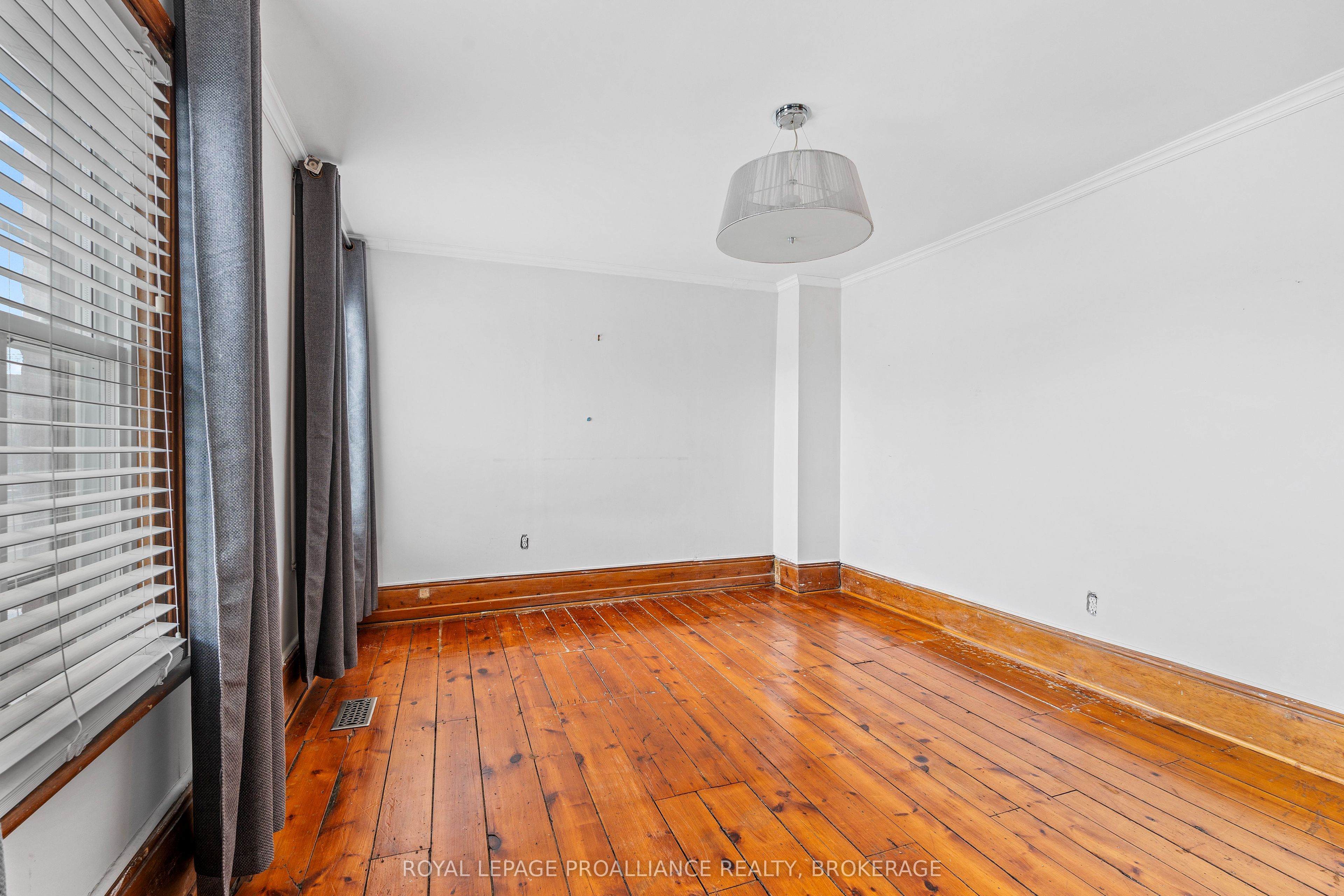 270 Wellington Street Property Photo 15