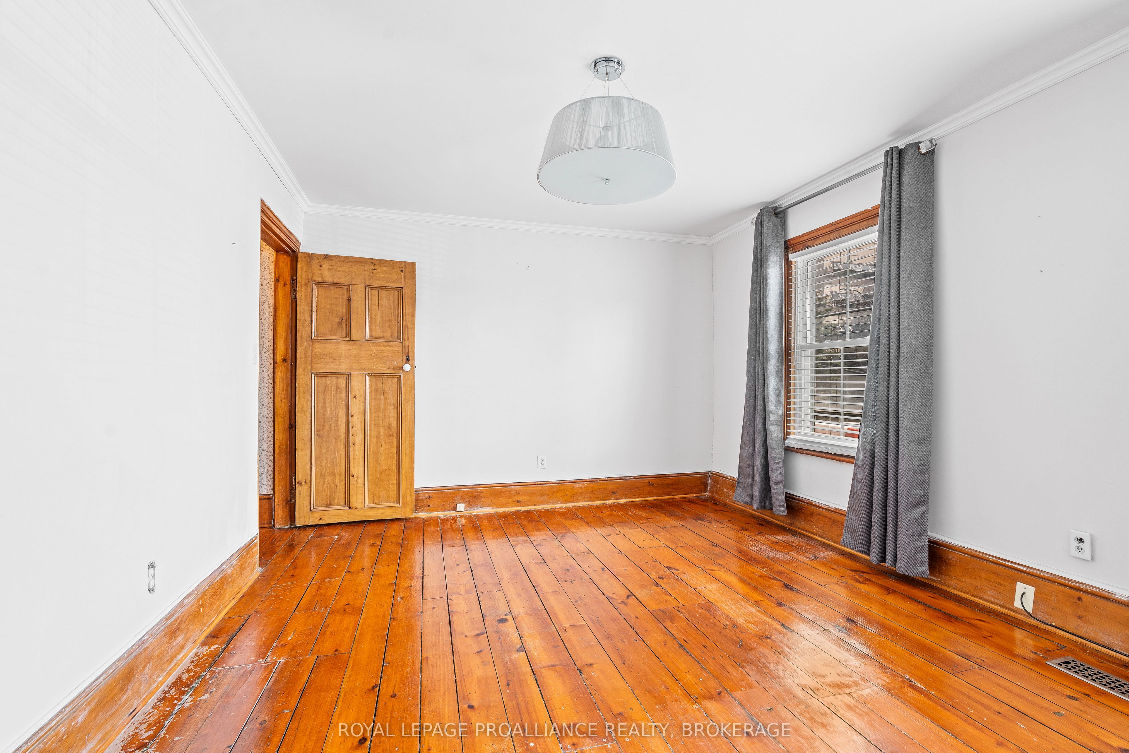 270 Wellington Street Property Photo 16