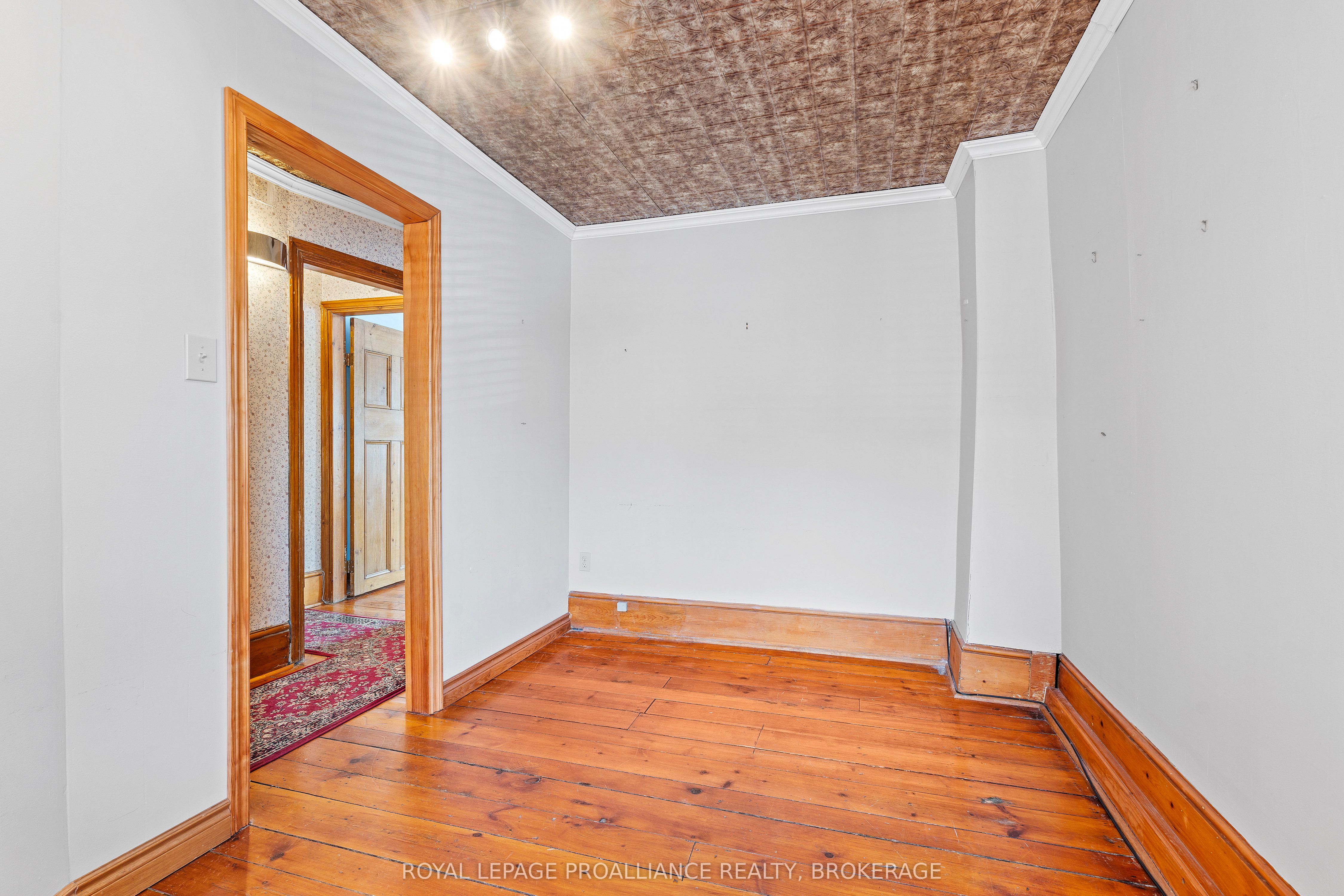 270 Wellington Street Property Photo 19