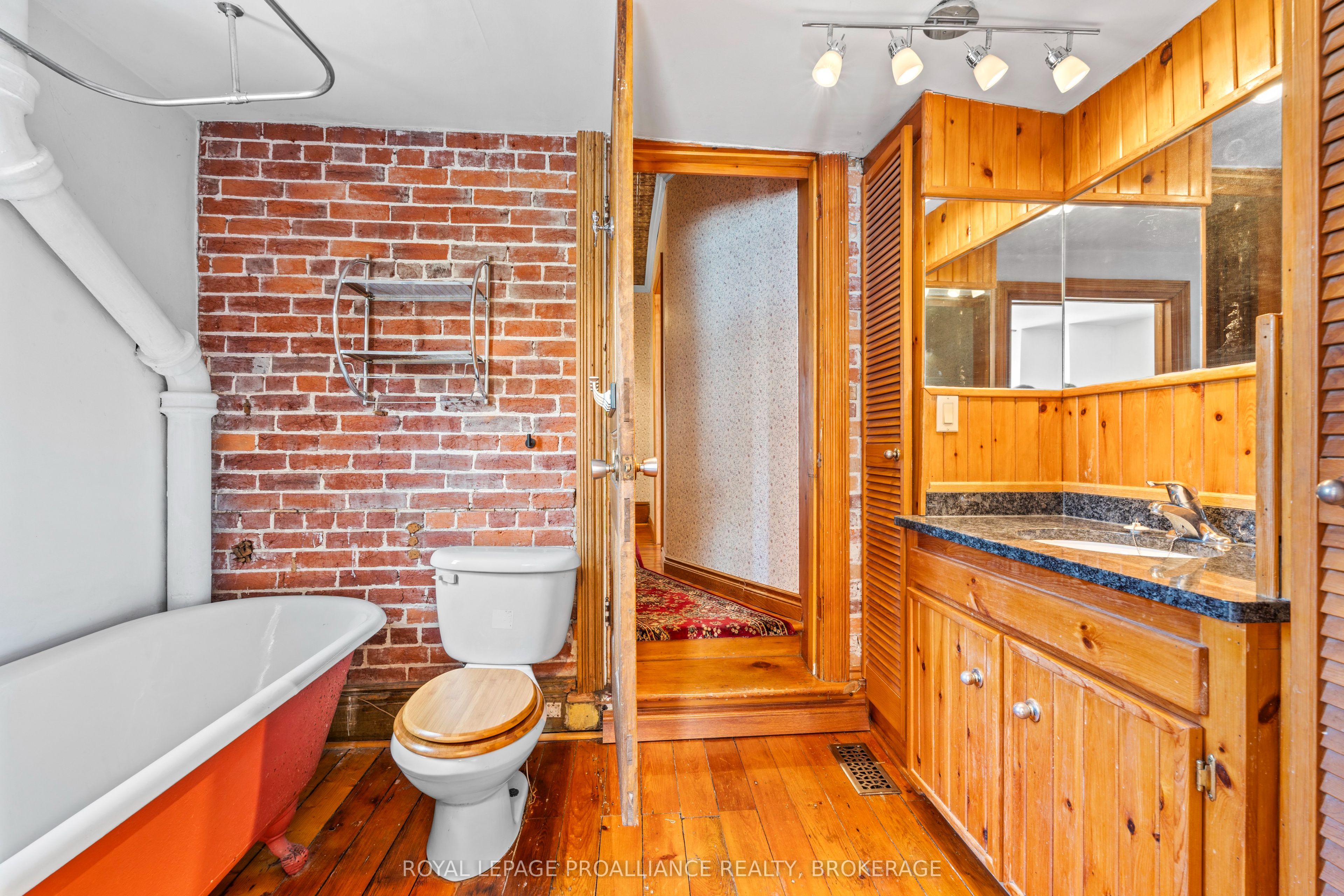 270 Wellington Street Property Photo 20