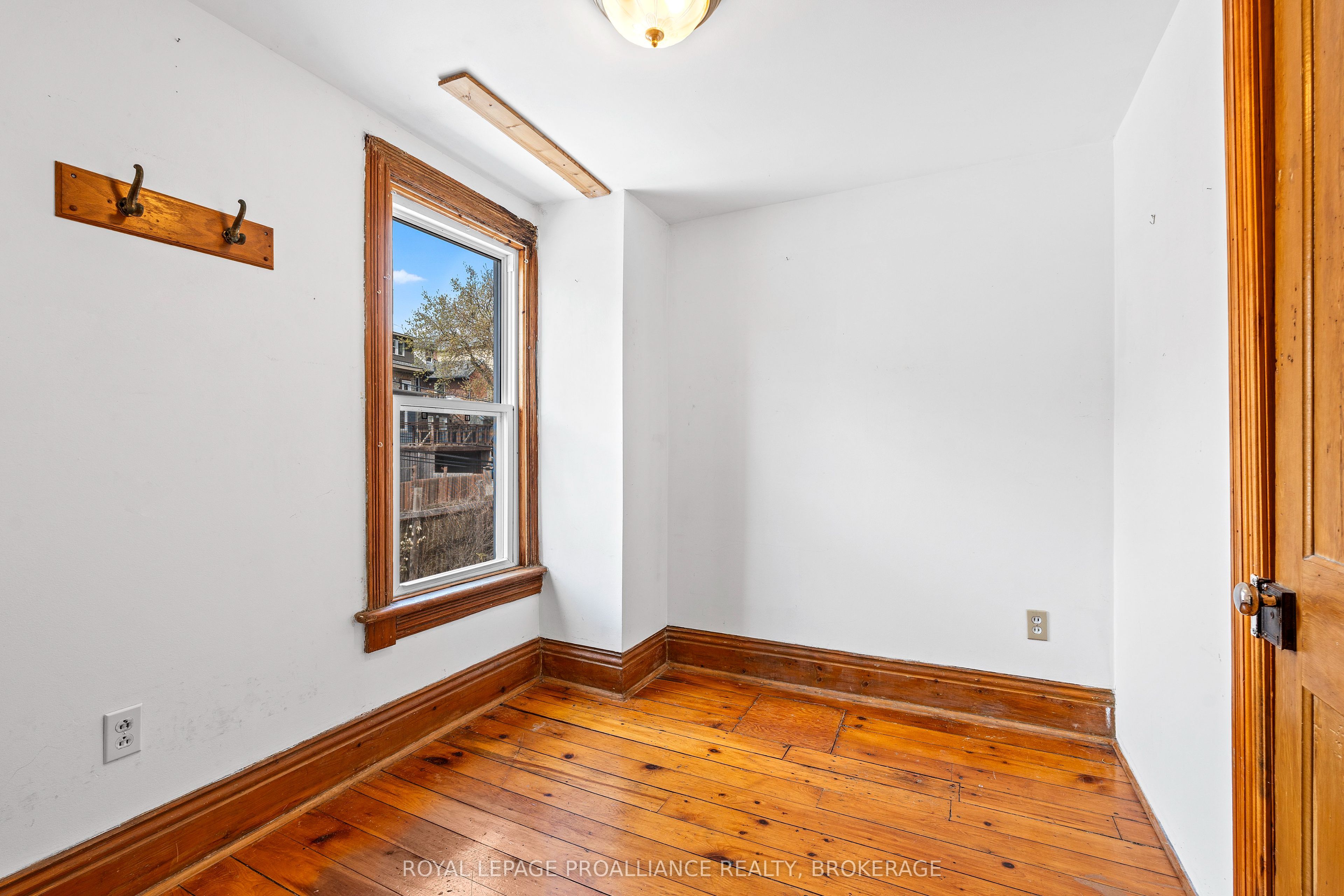 270 Wellington Street Property Photo 22