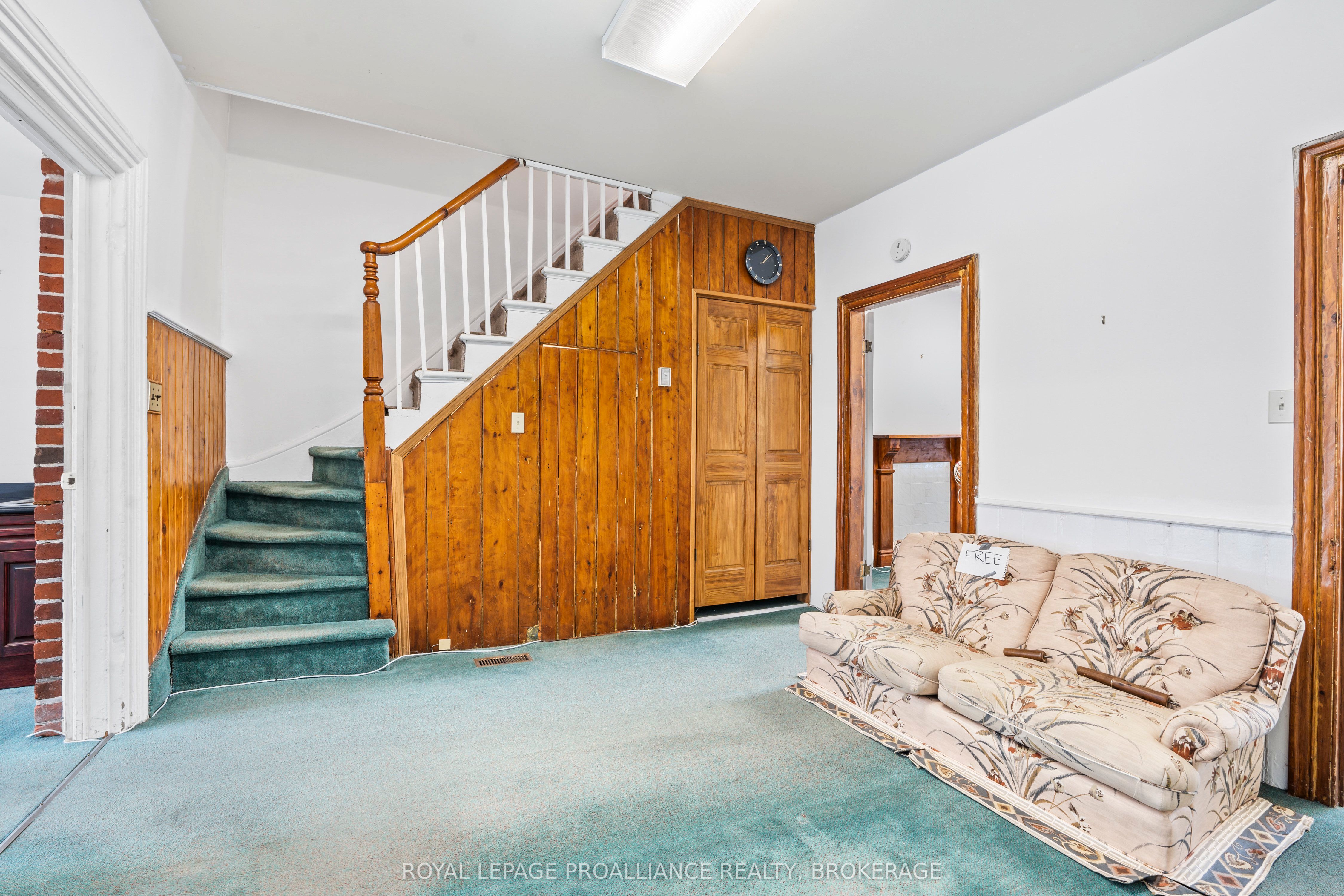 272 Wellington Street Property Photo 6